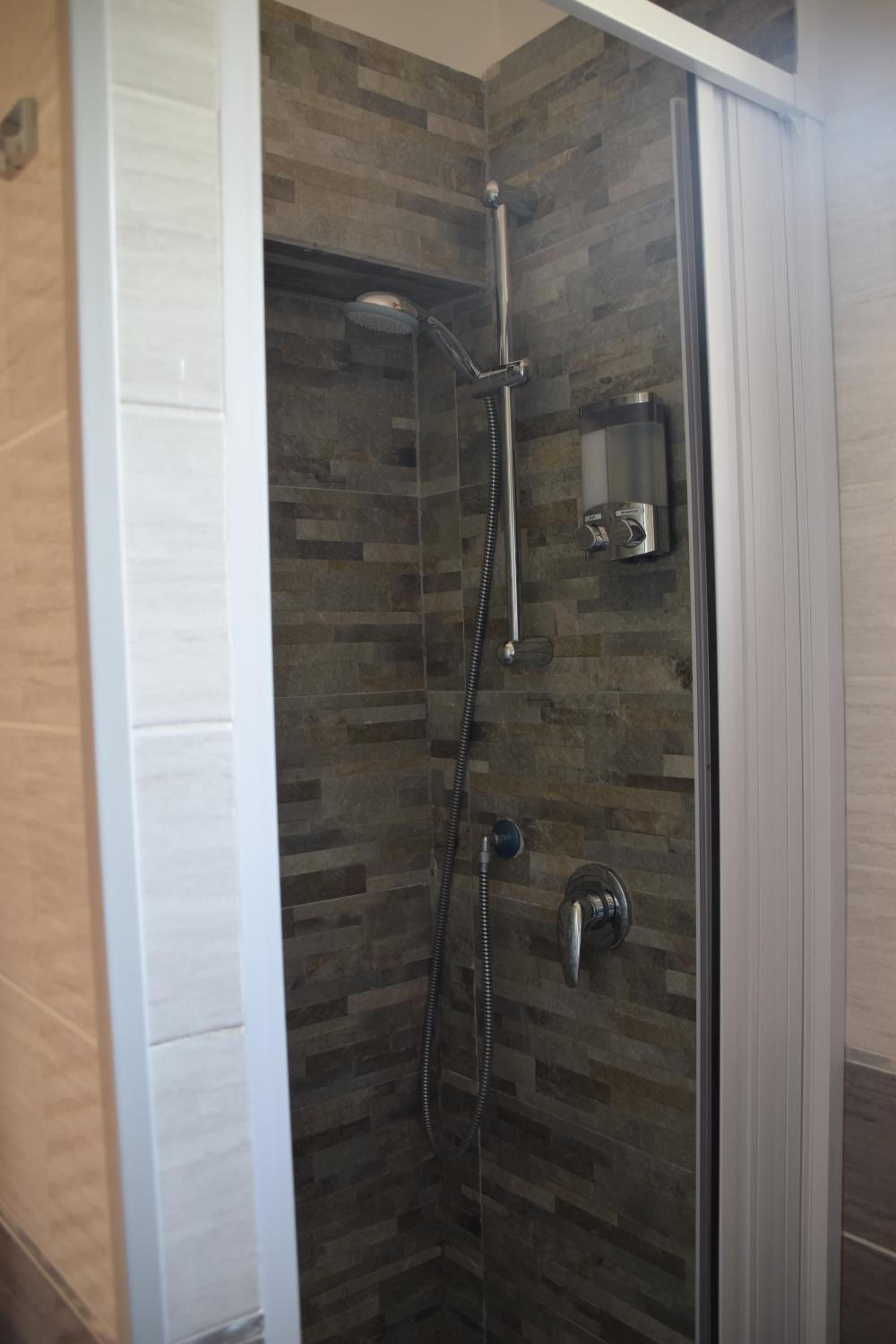 Three-Bedroom Apartment - Photo 36