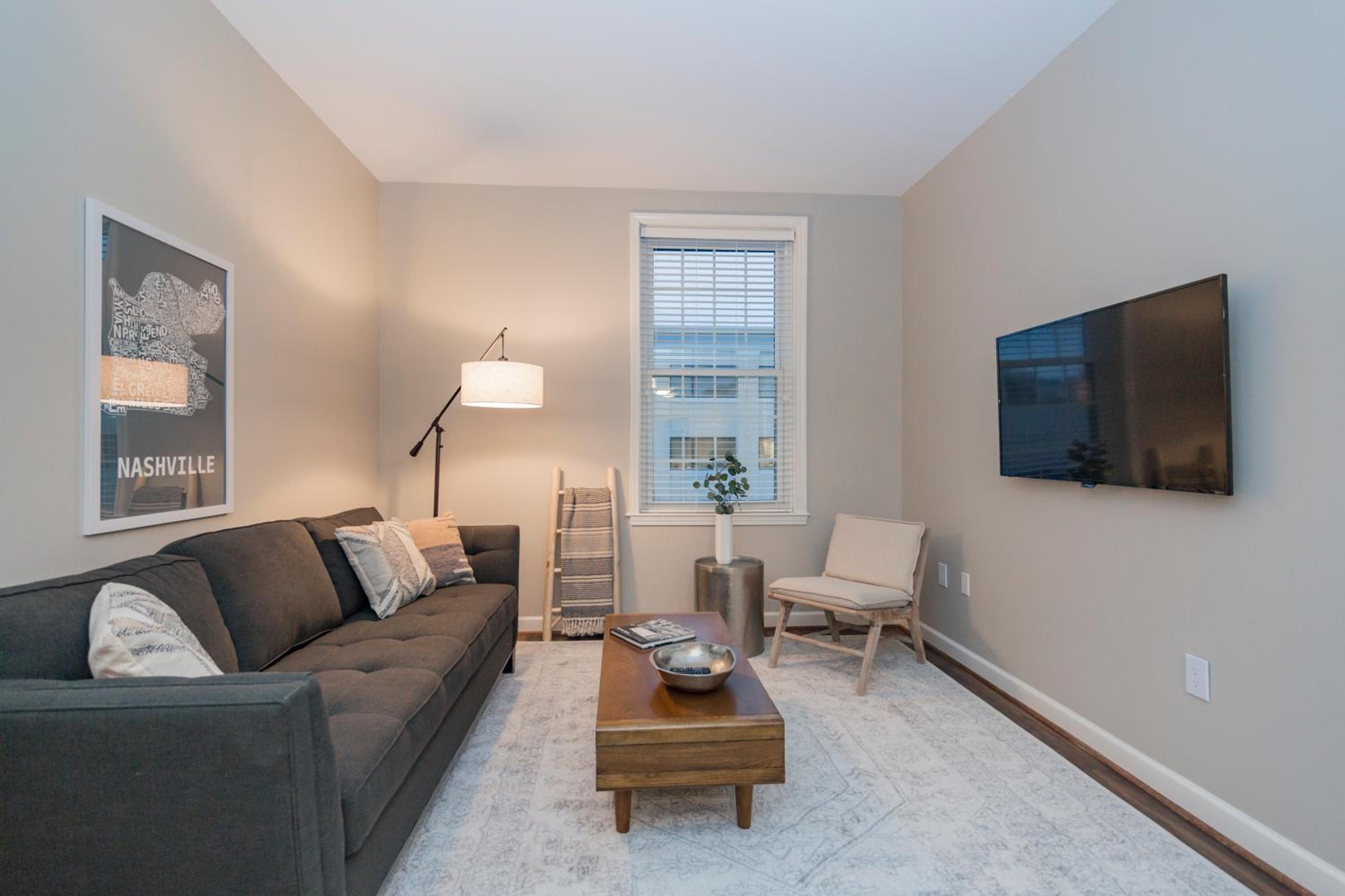 One-Bedroom Apartment photo 2