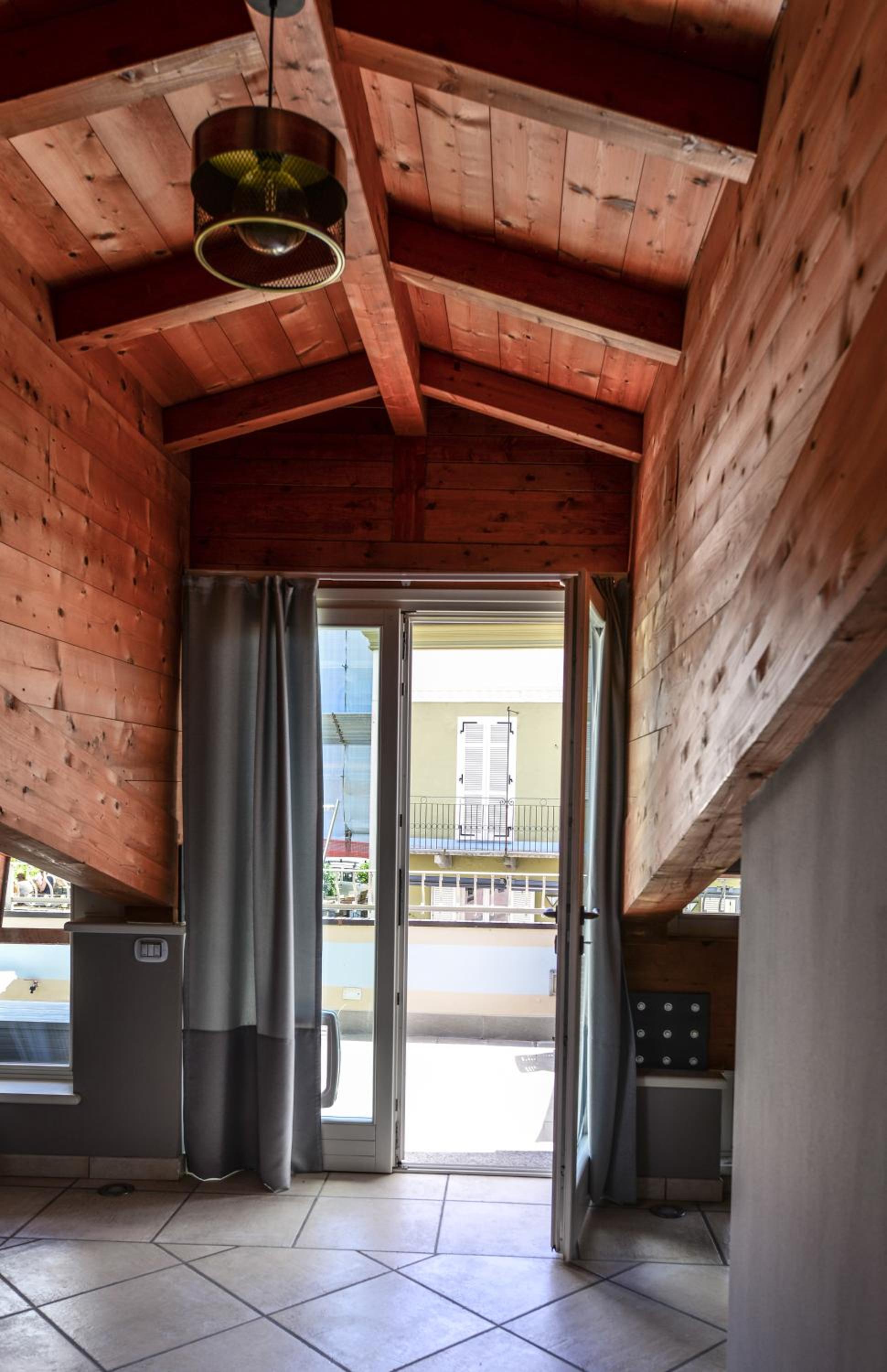 One-Bedroom Suite - Photo 7