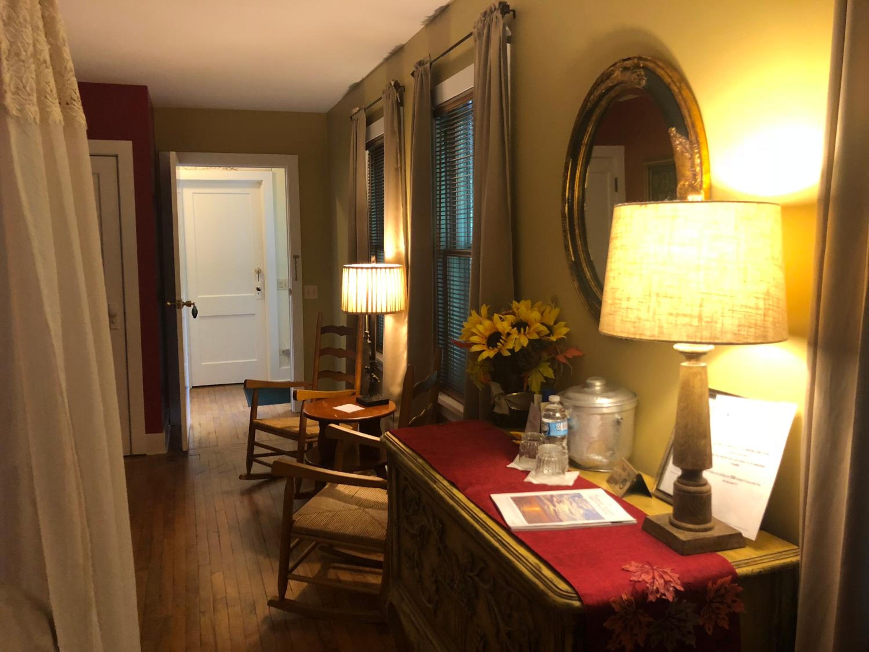 Standard Queen Room photo 2