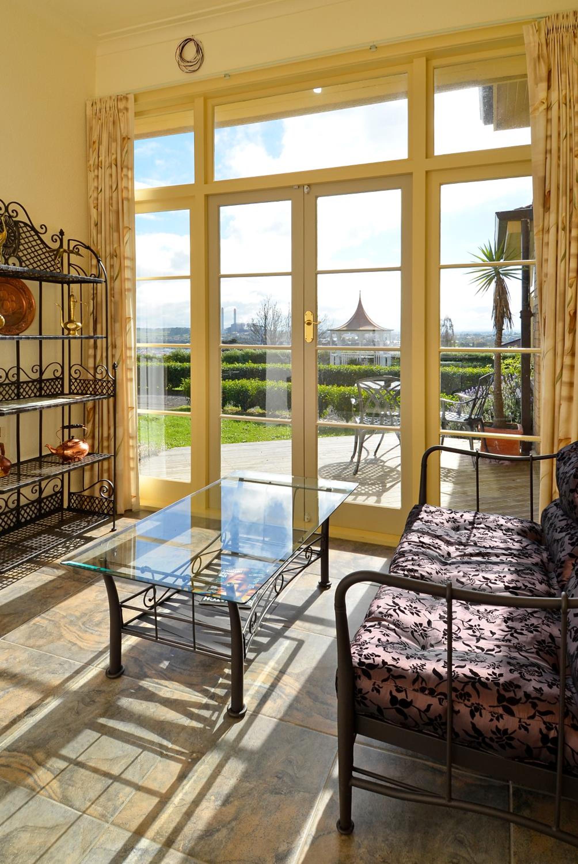 One-Bedroom Suite with Spa Bath - Photo 10