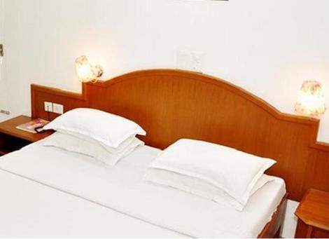 Budget Double Room photo 3