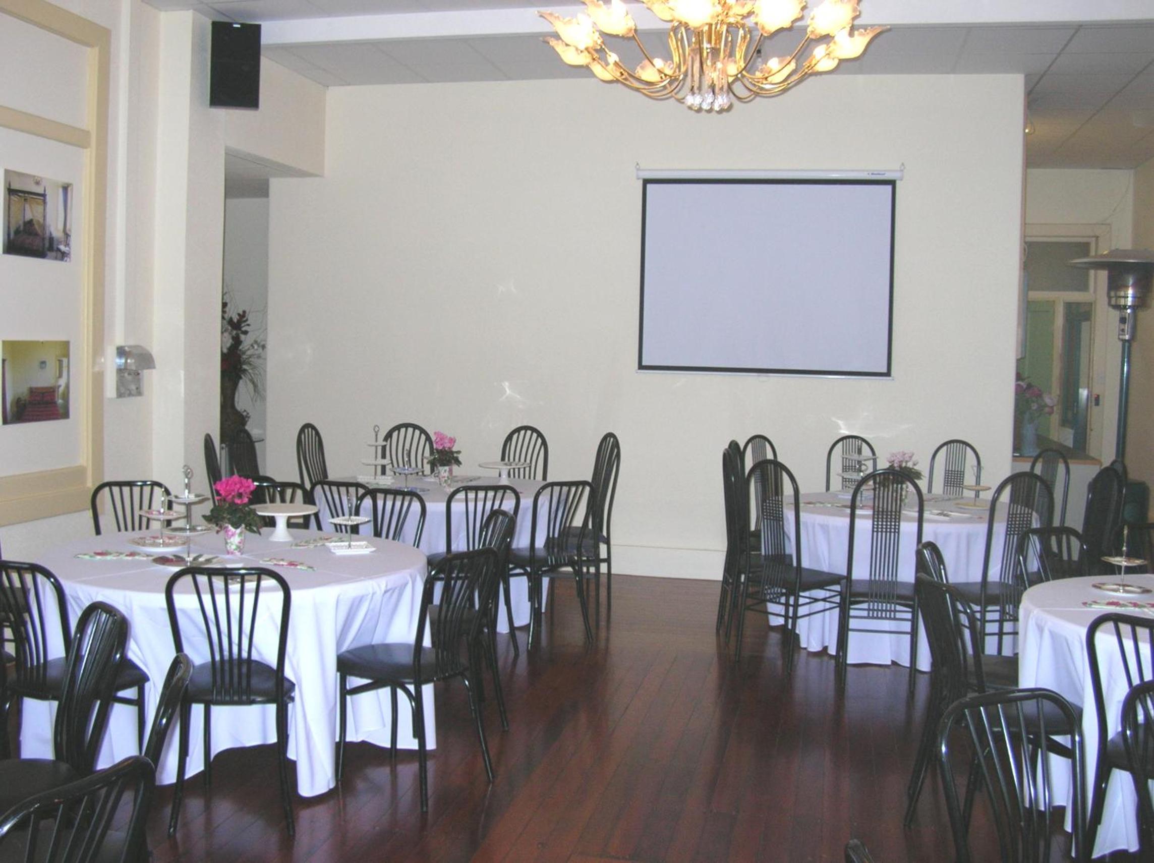 Standard Queen Room - Photo 14