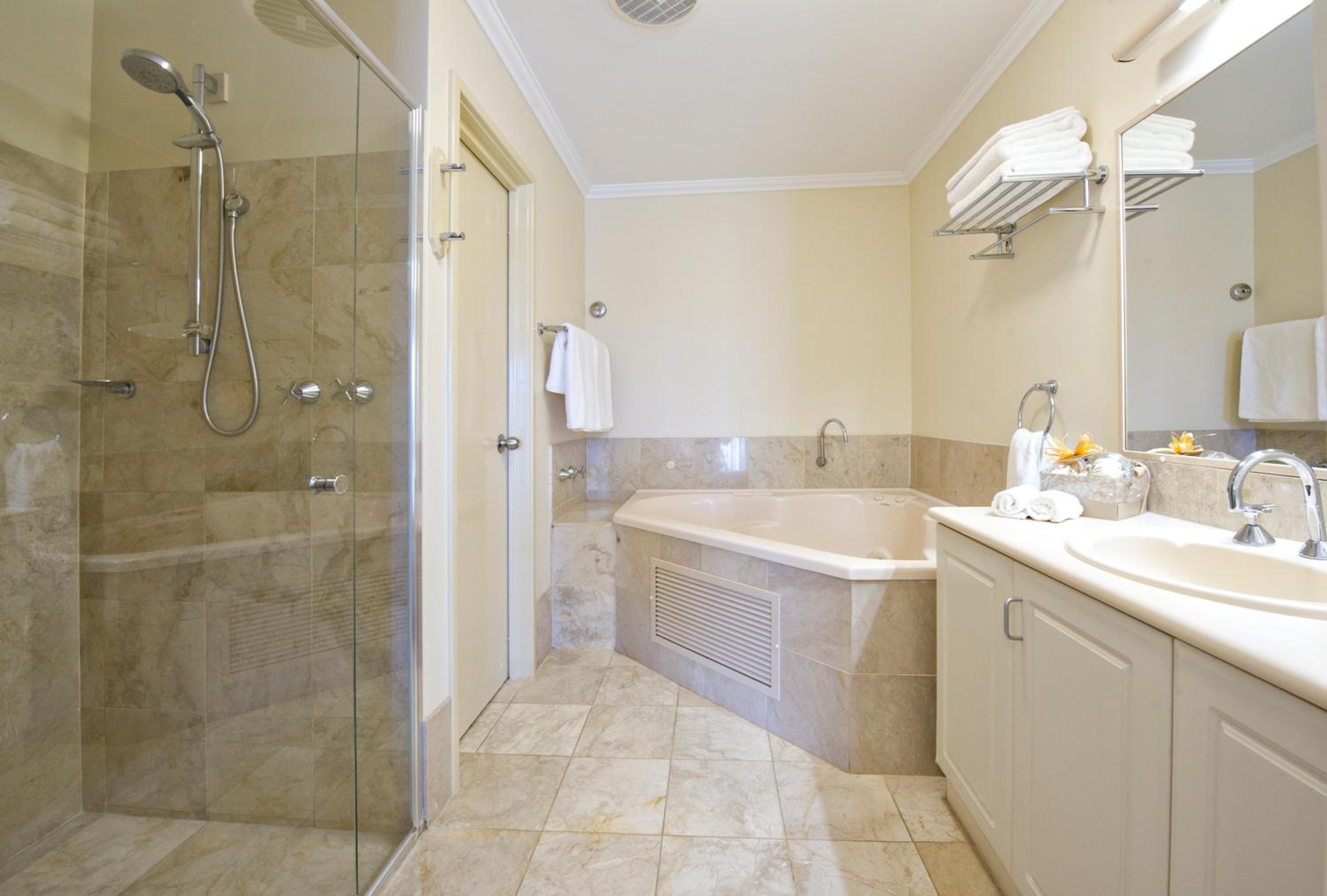 One-Bedroom Apartment - Photo 2