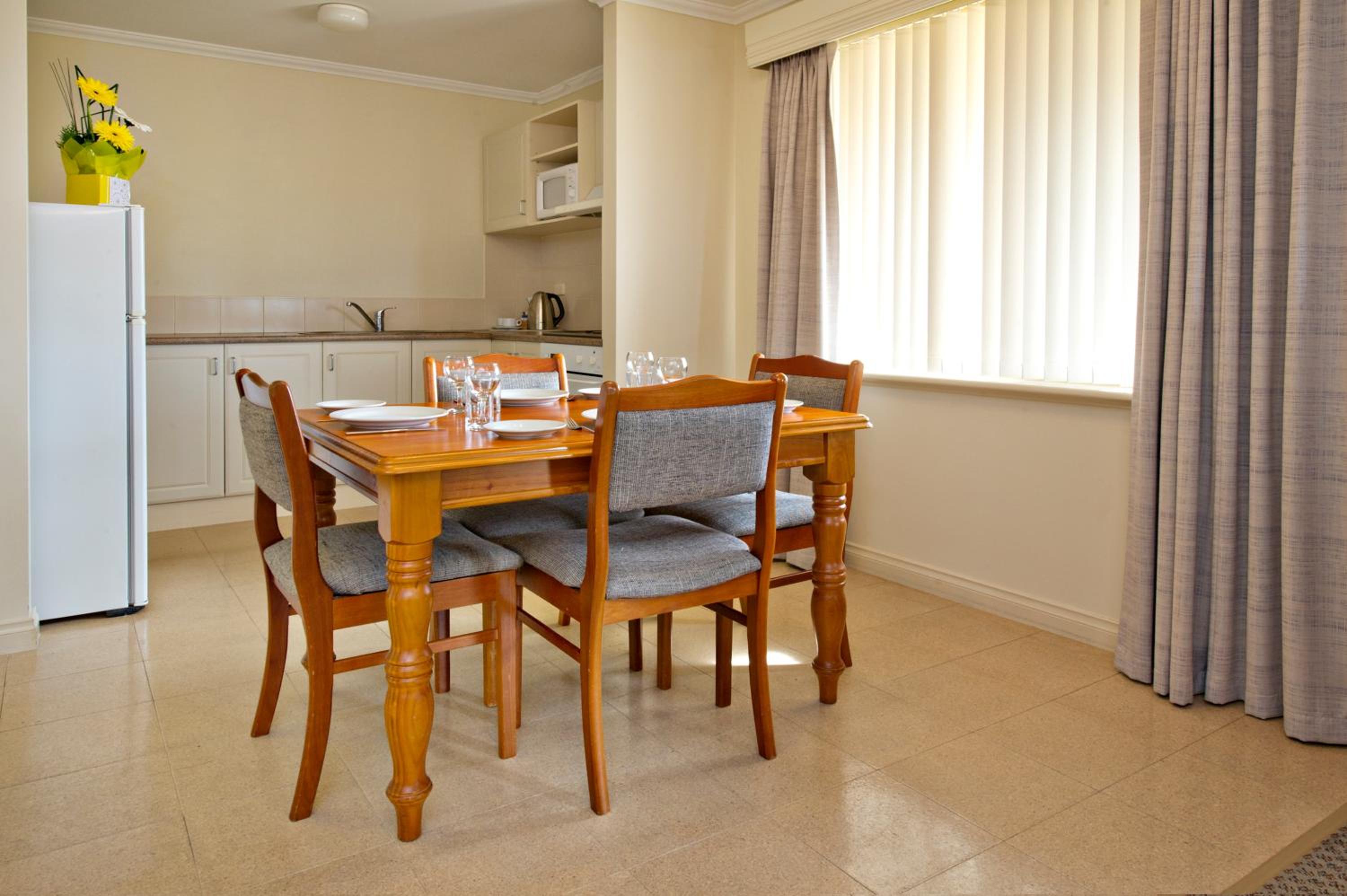 One-Bedroom Apartment - Photo 4