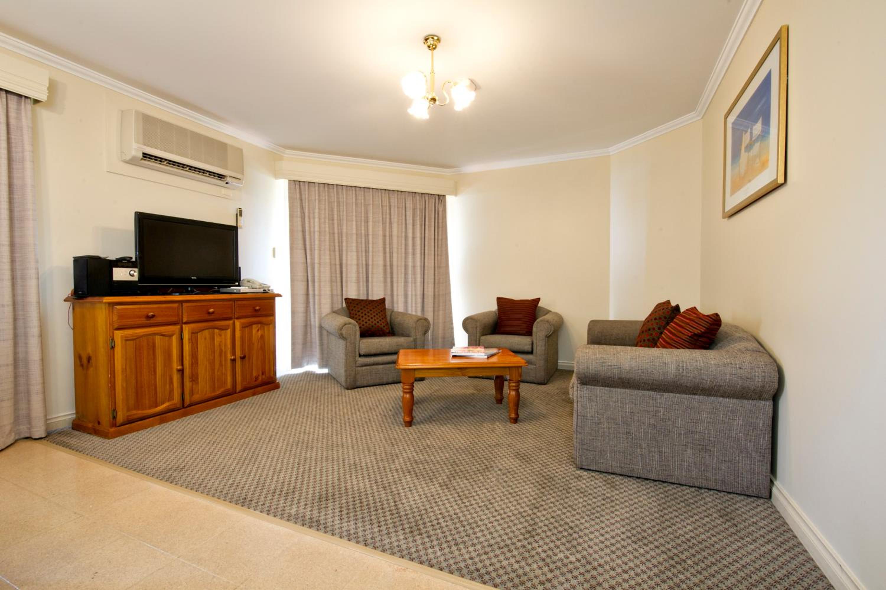 One-Bedroom Apartment - Photo 5