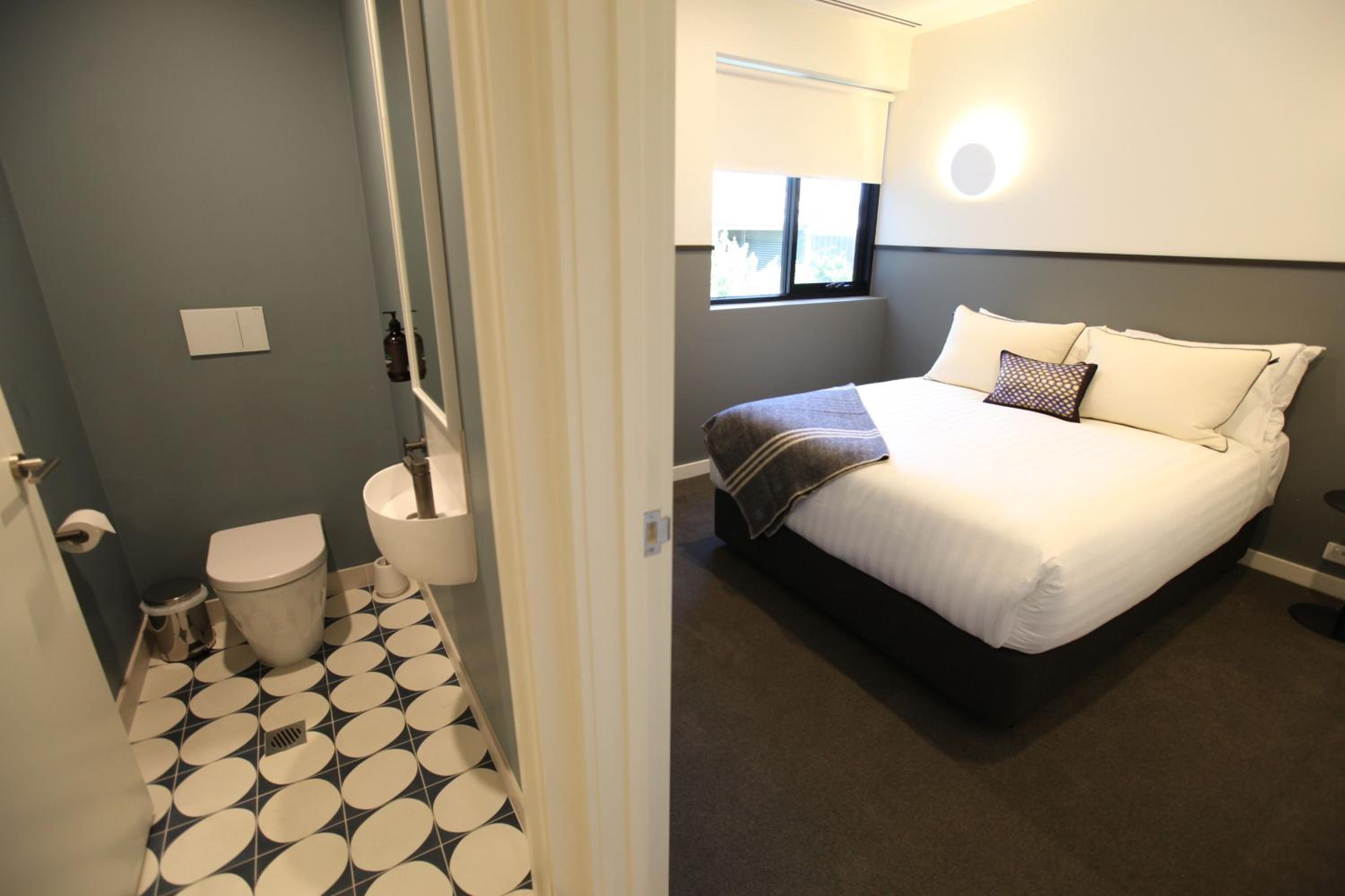 Three-Bedroom Apartment - Photo 4