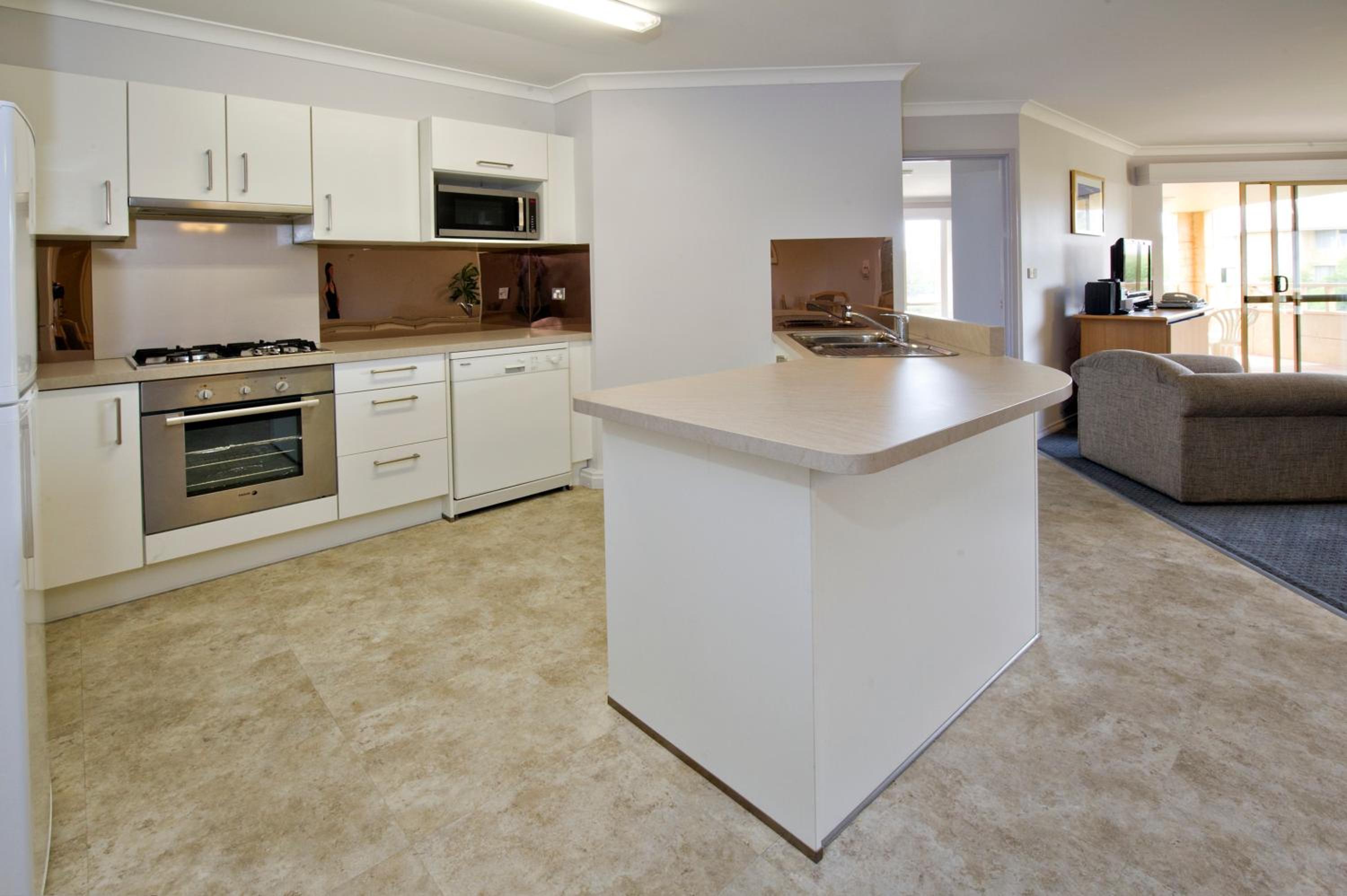 Two-Bedroom Apartment - Photo 2