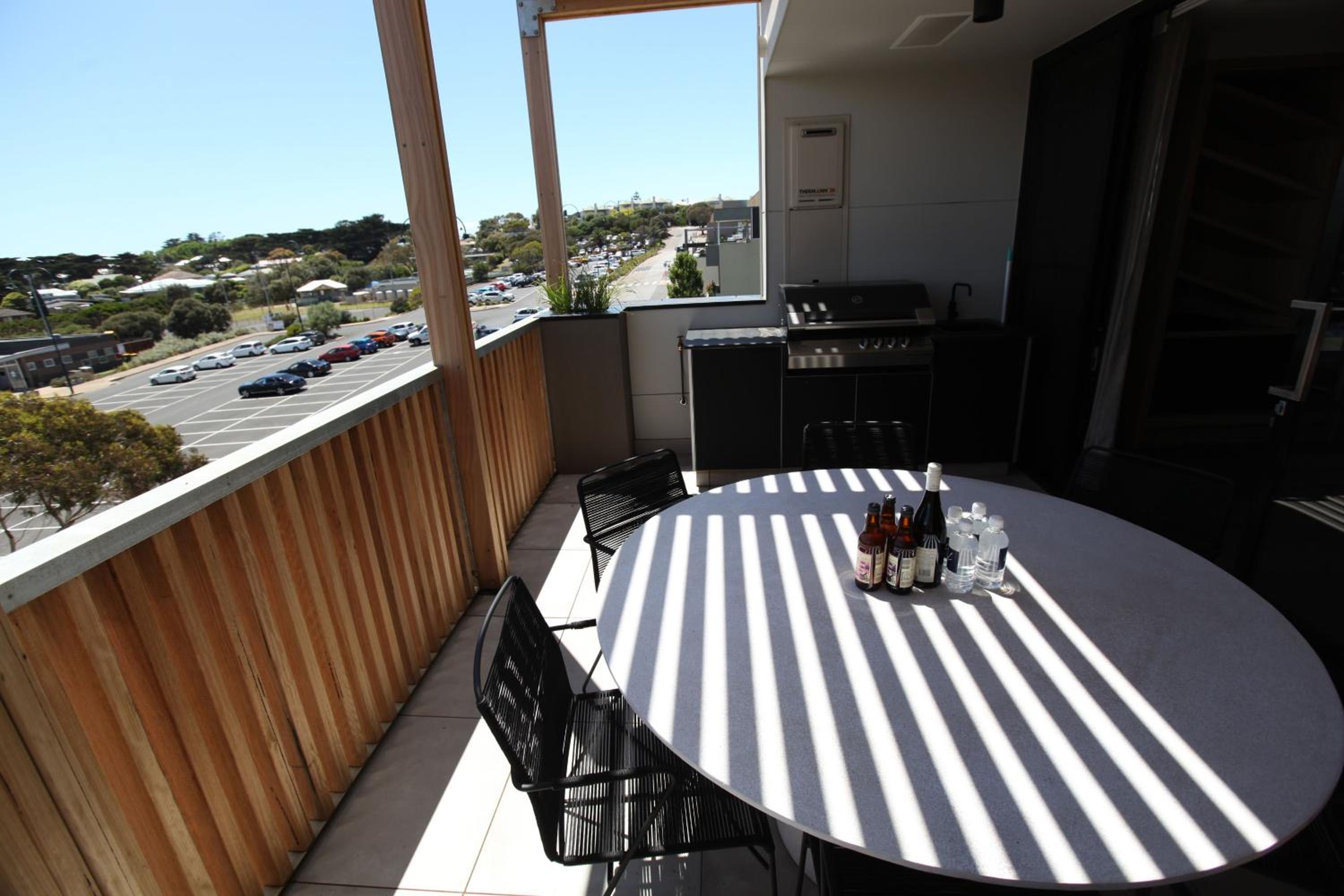 Three-Bedroom Apartment - Photo 31