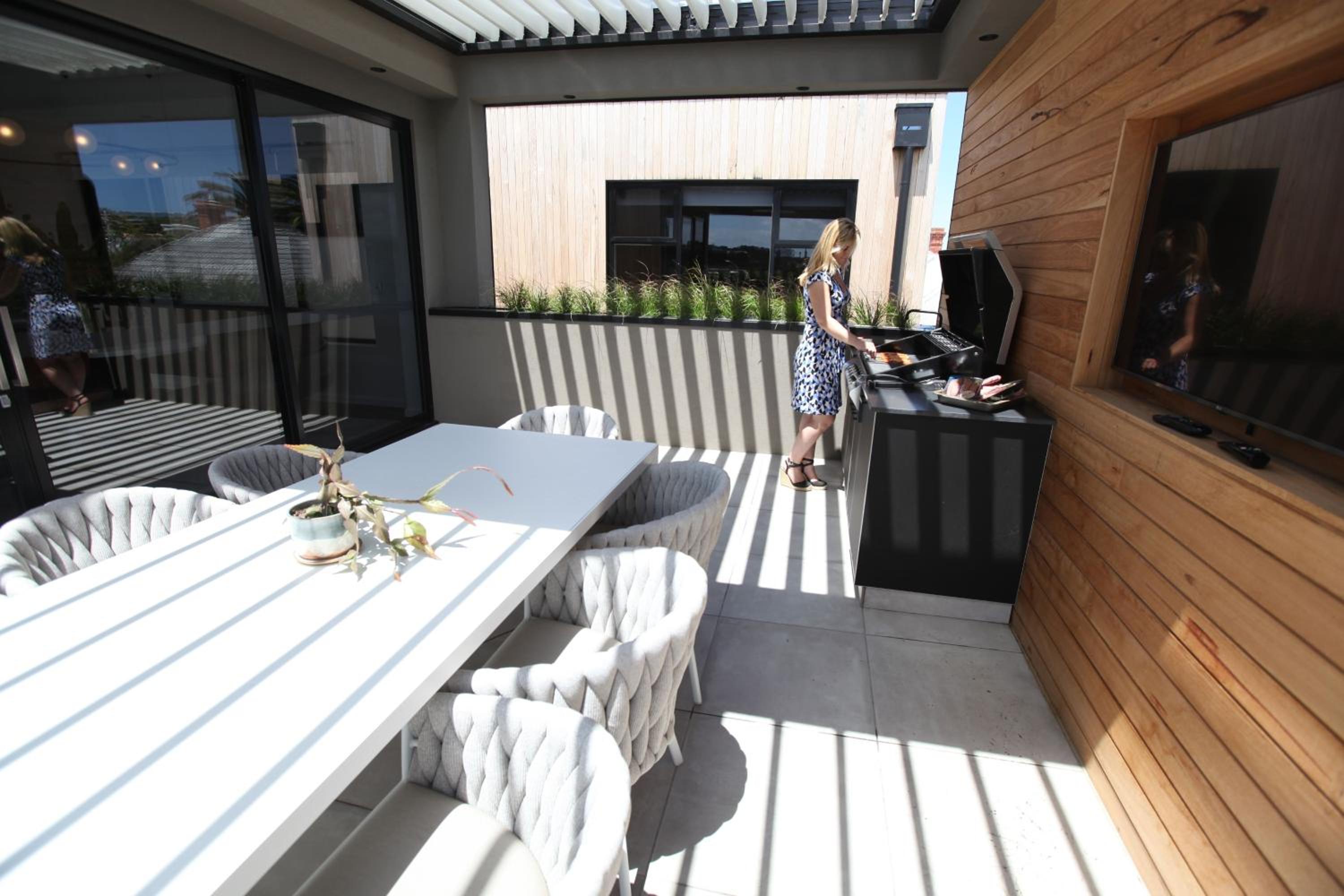 Three-Bedroom Penthouse Apartment - Photo 27