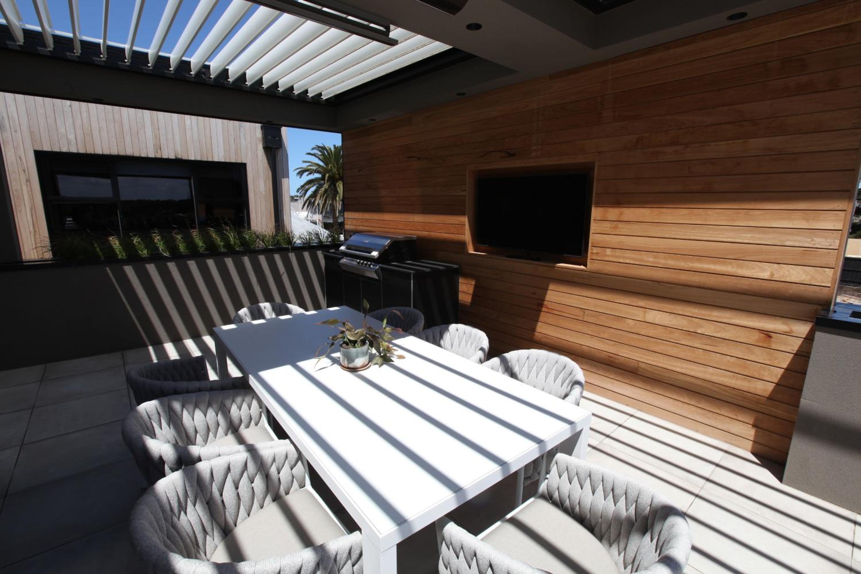 Three-Bedroom Penthouse Apartment - Photo 5