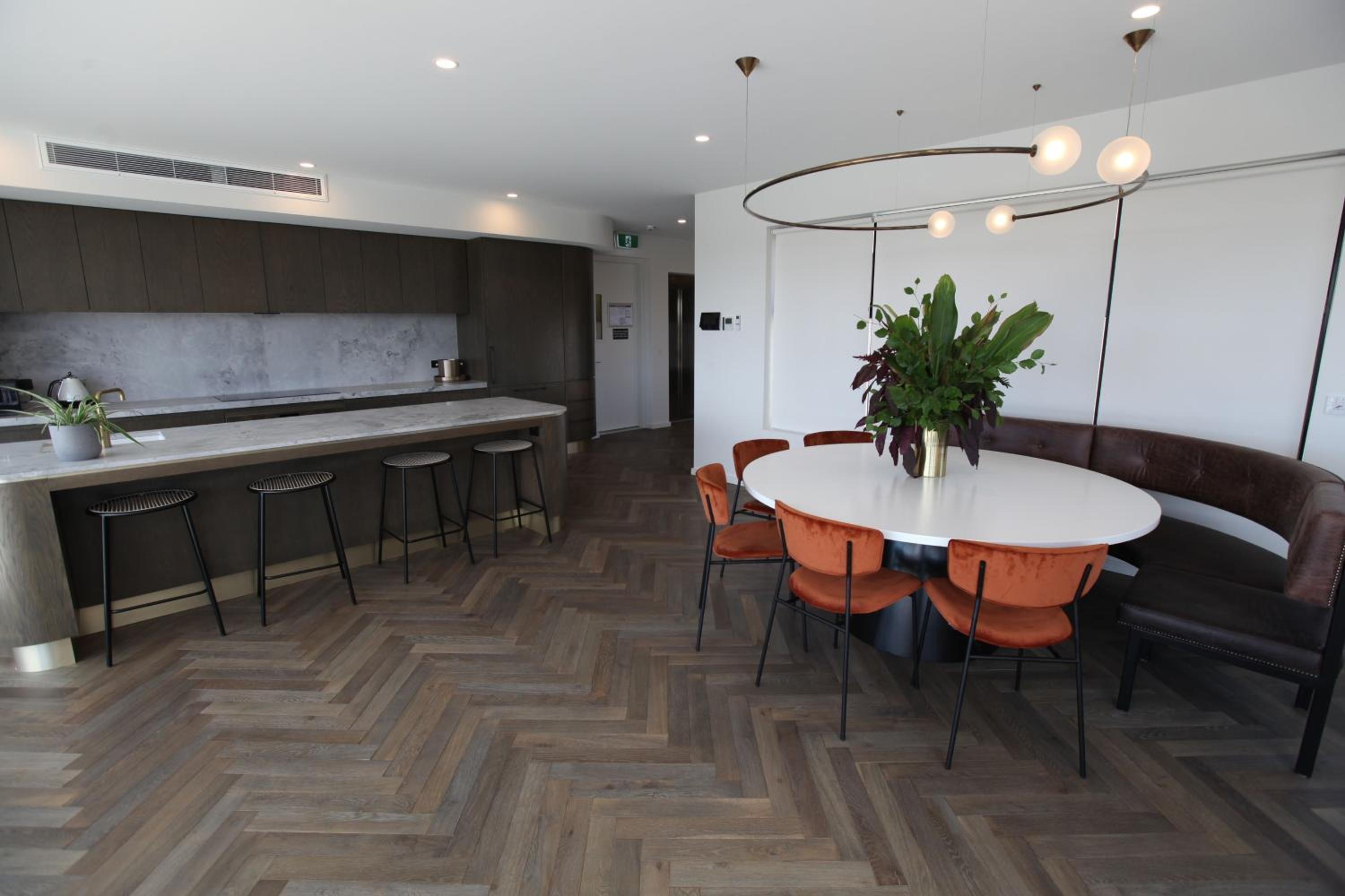 Three-Bedroom Penthouse Apartment - Photo 9