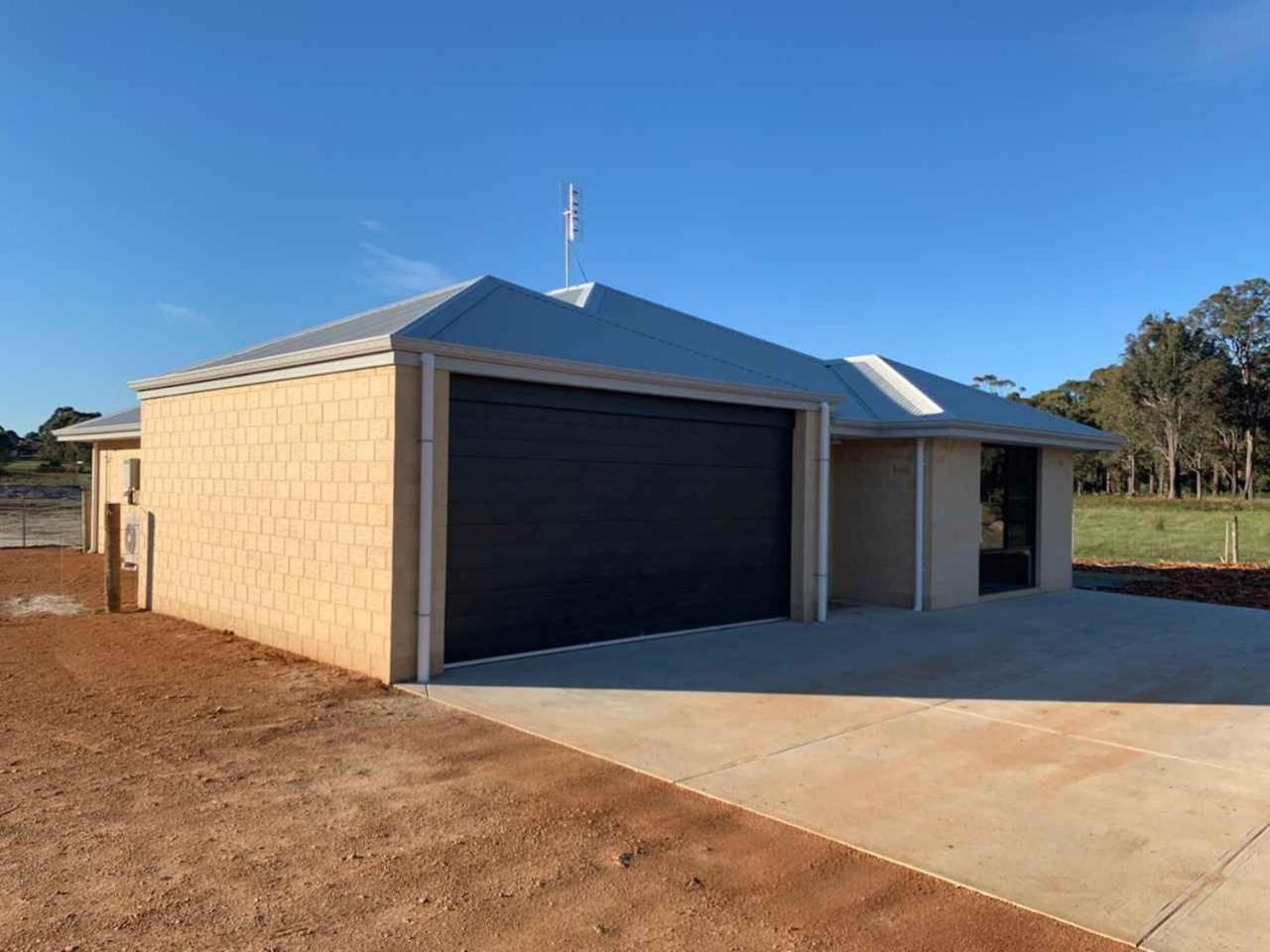 Three-Bedroom House photo 2