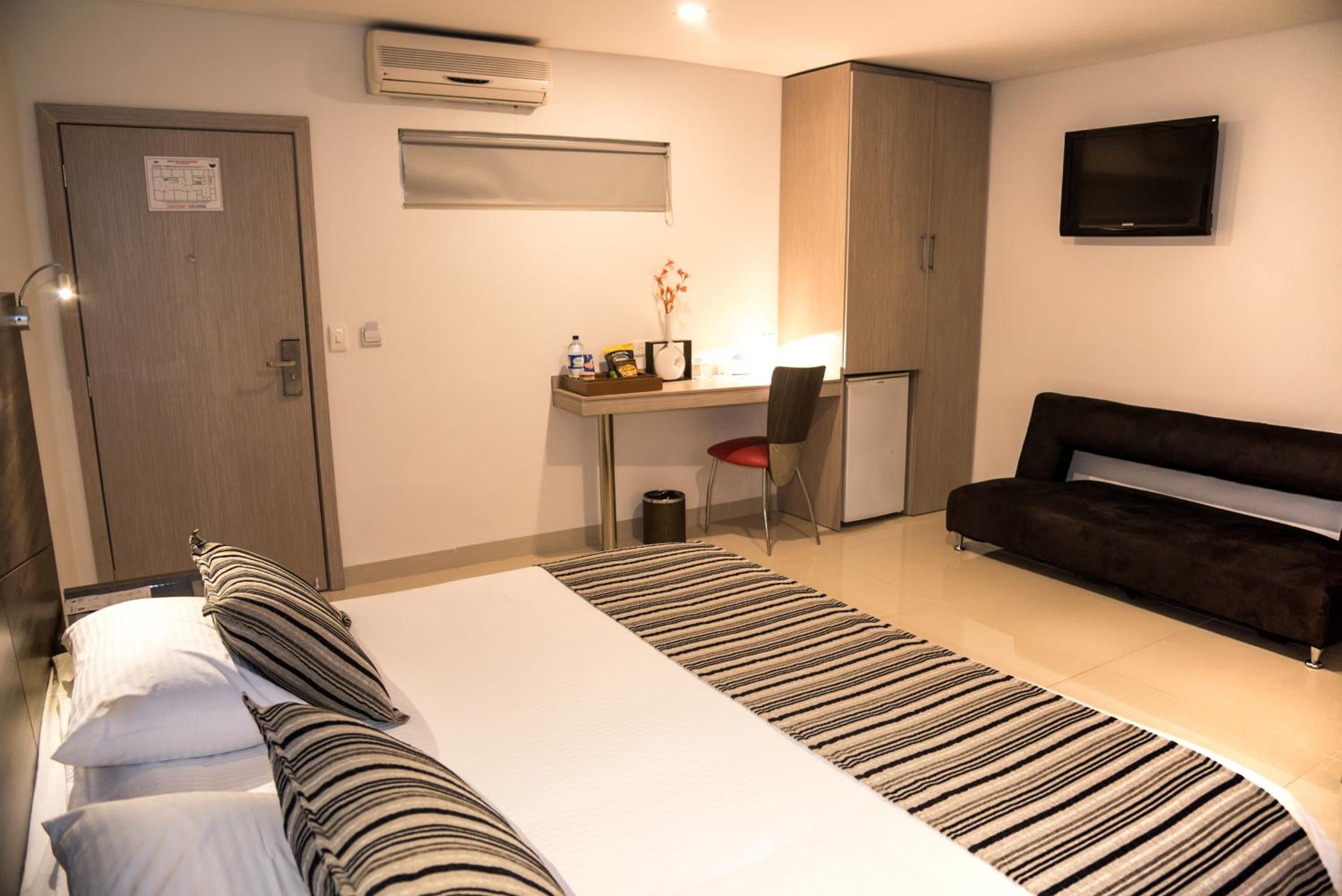 Standard Double Room - King Size bed photo 1