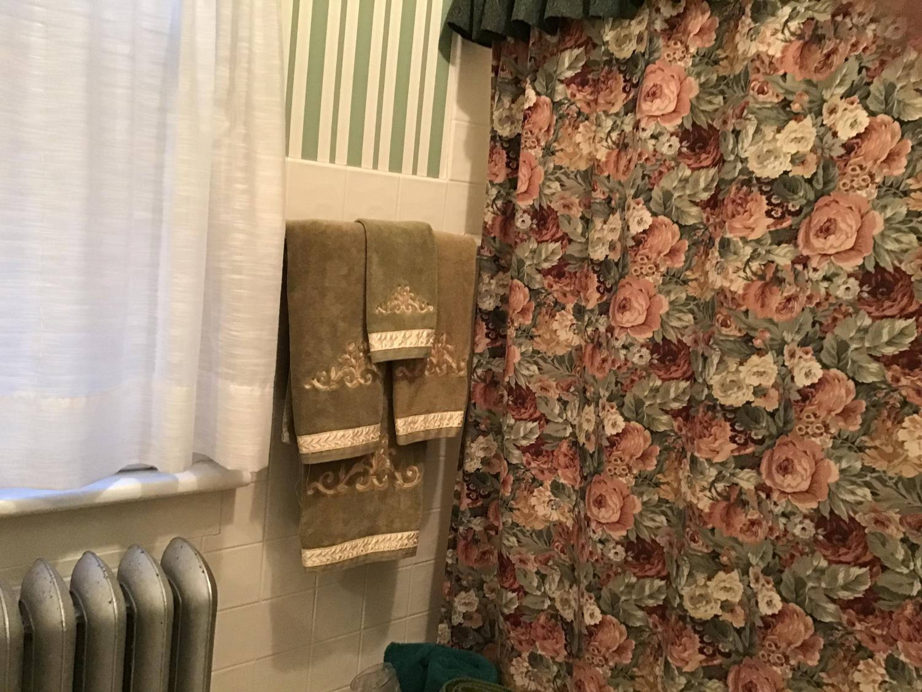 Standard Queen Room - Photo 4