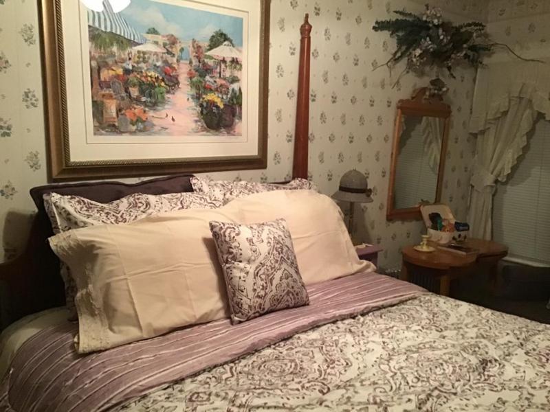 Queen Room with Garden View - Photo 3