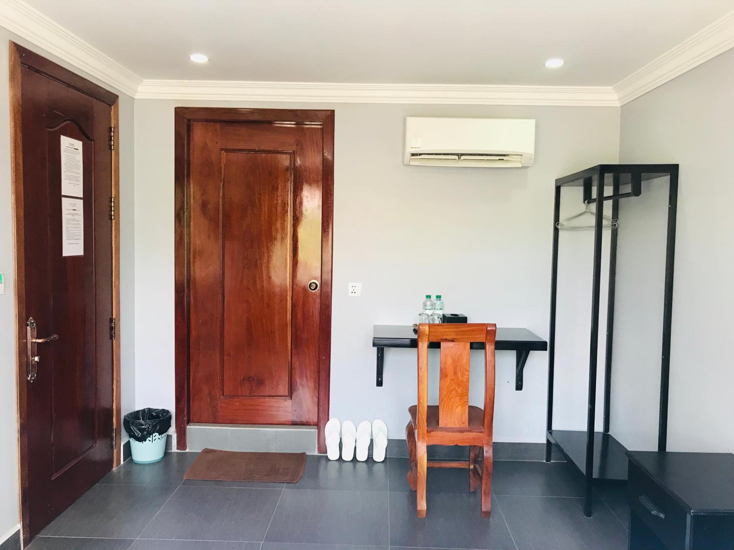 Standard Double Room - Photo 8