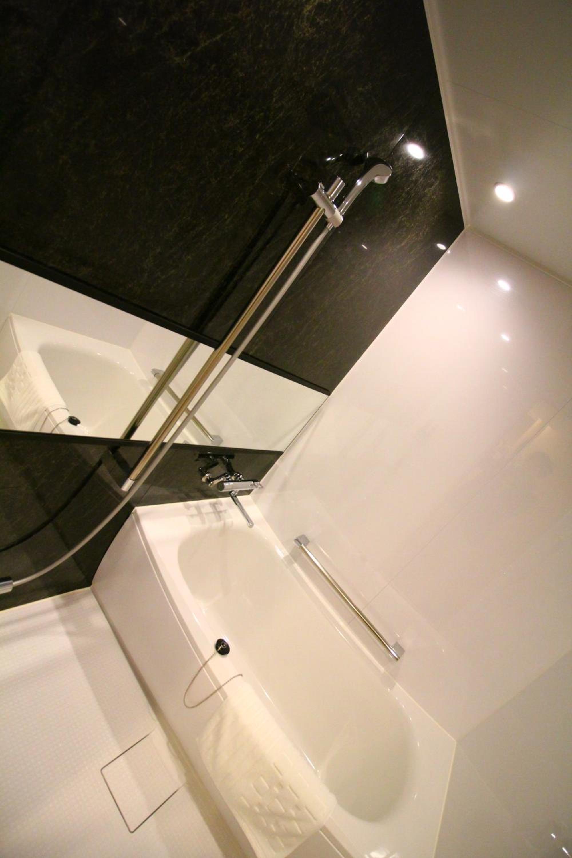 Twin Room With Bath photo 3