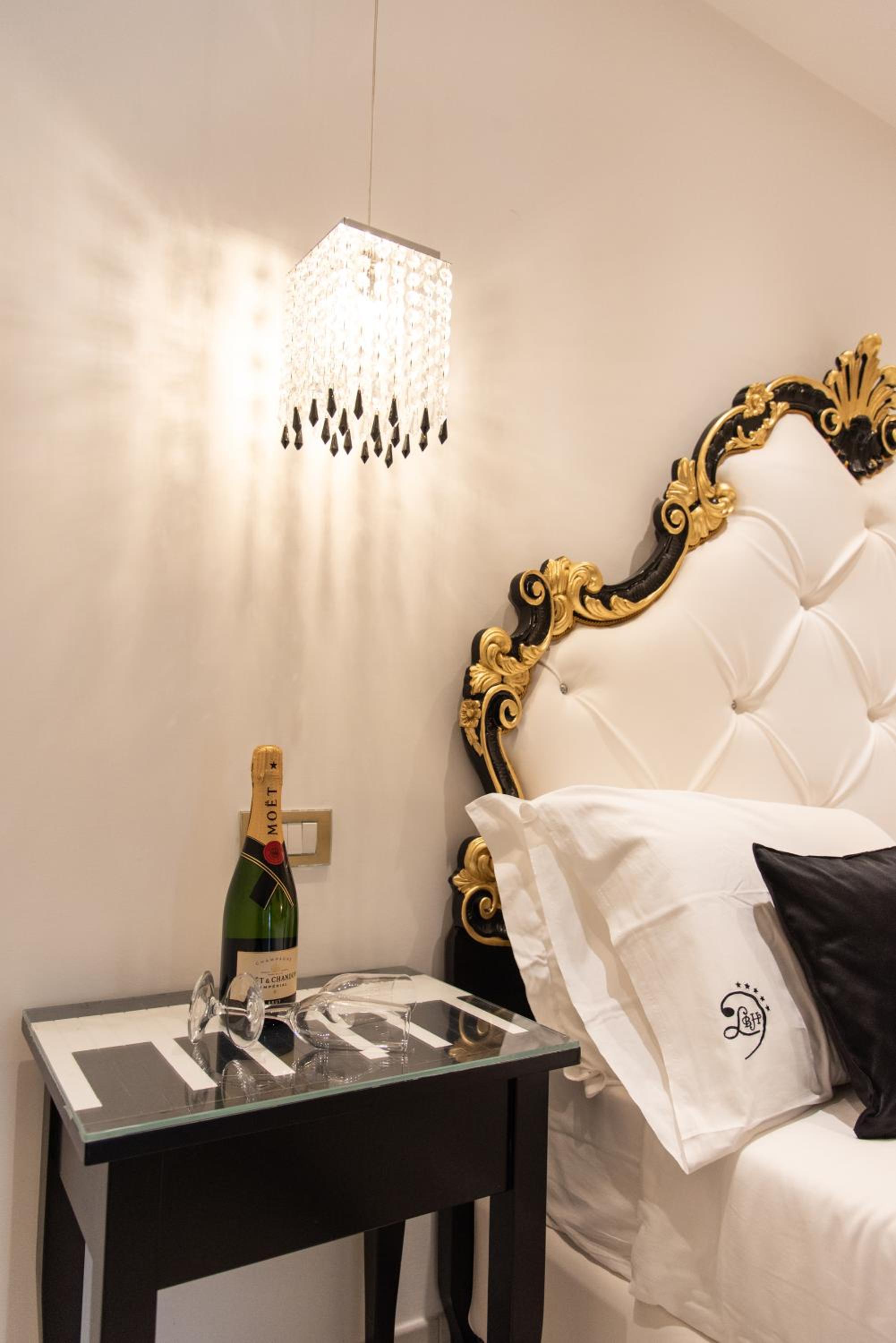 Deluxe Suite with Spa Bath - Photo 1