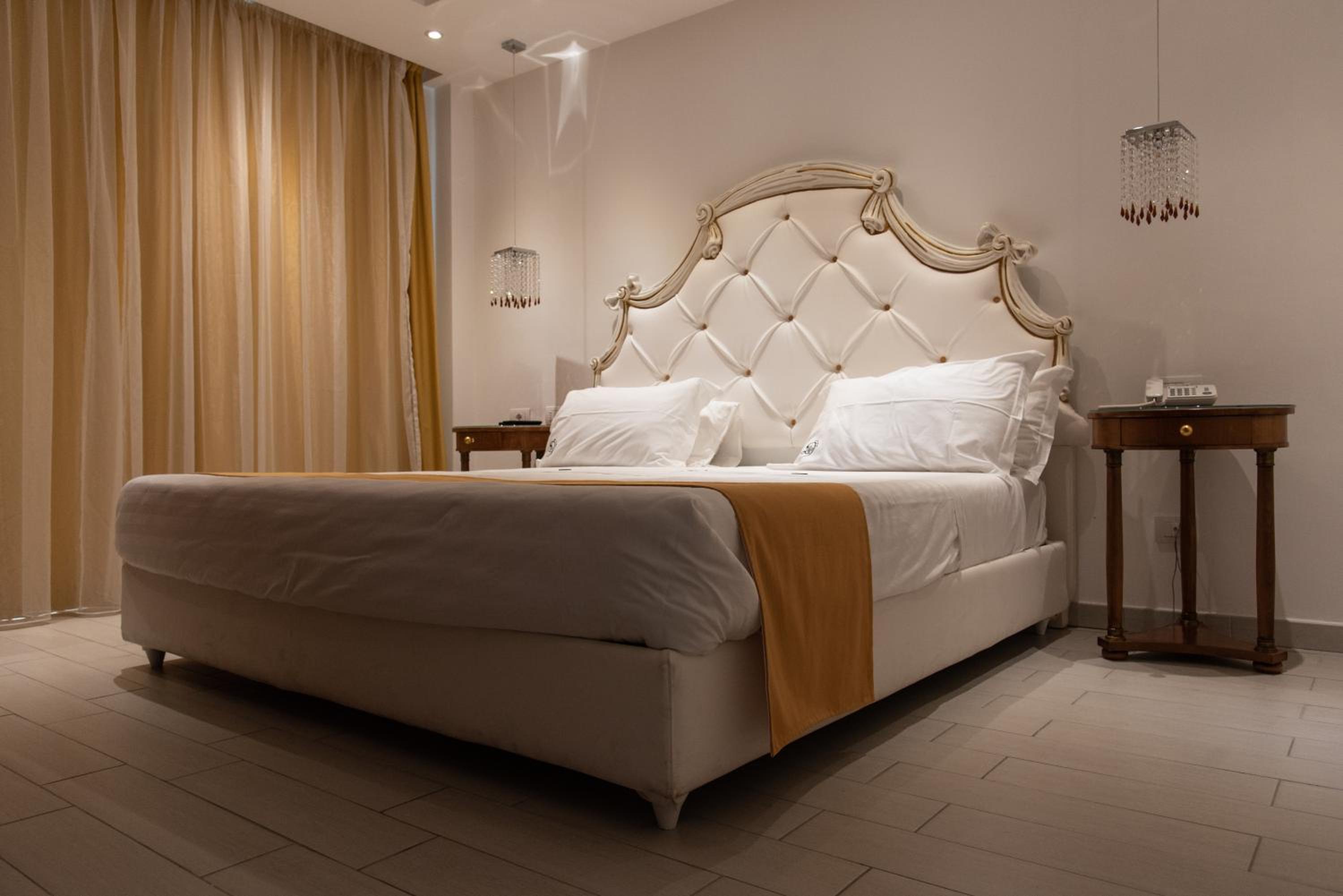 Junior Suite with Balcony and Jacuzzi - Photo 14