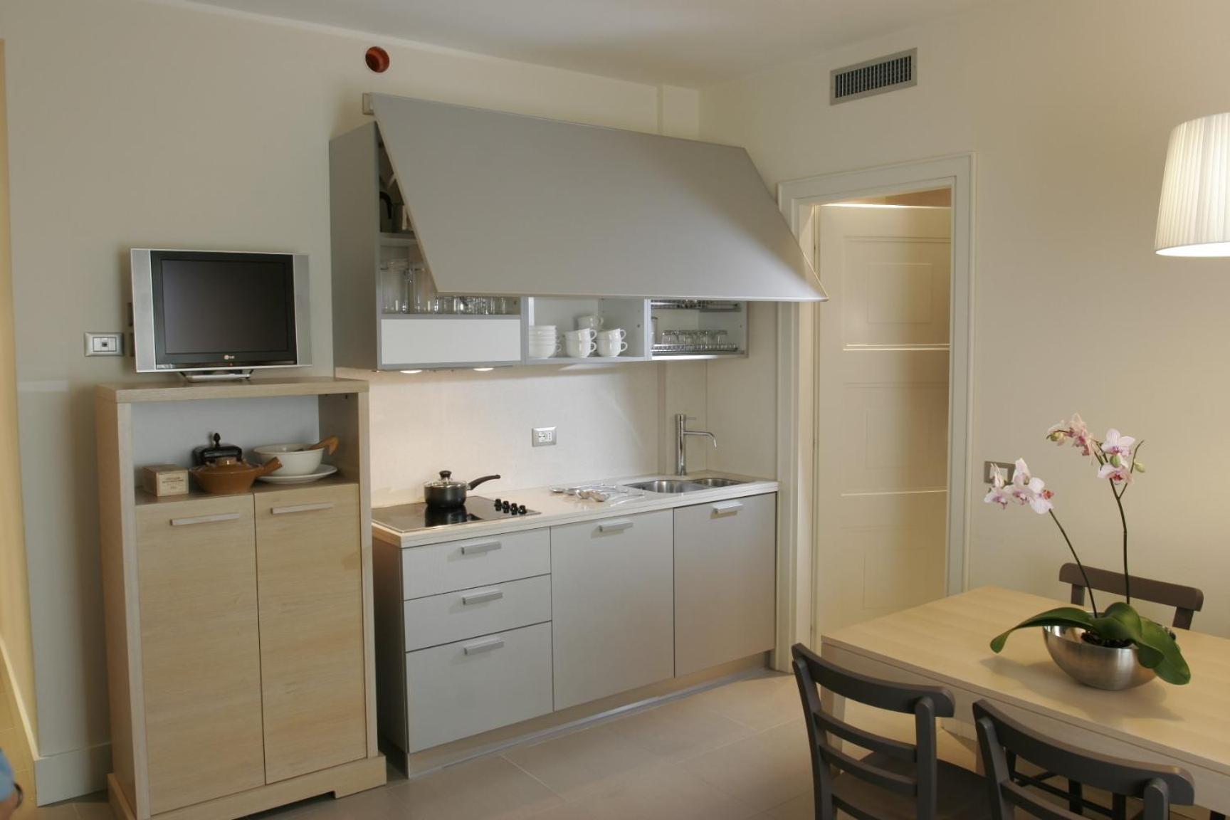Suite - Photo 7