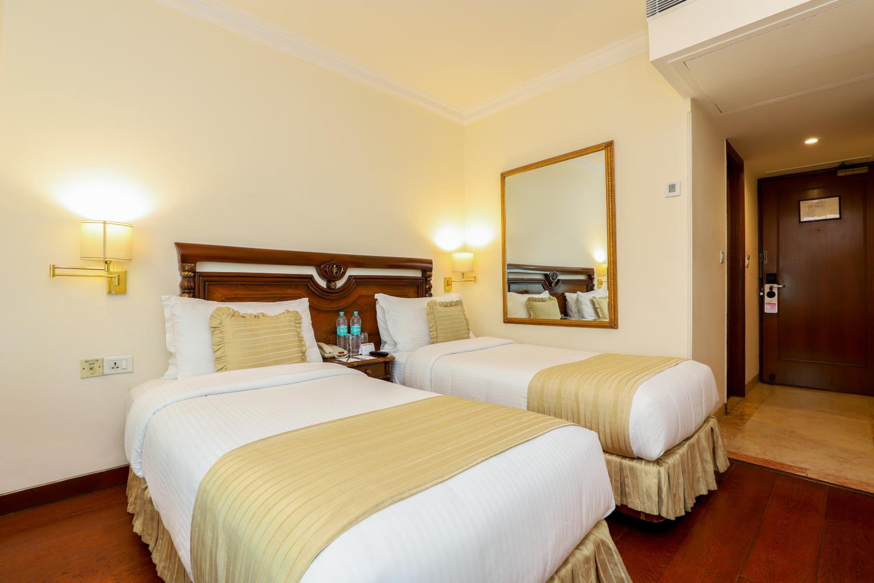Standard Twin Room - 15% Discount on Food & Soft Beverages thumbnail 5