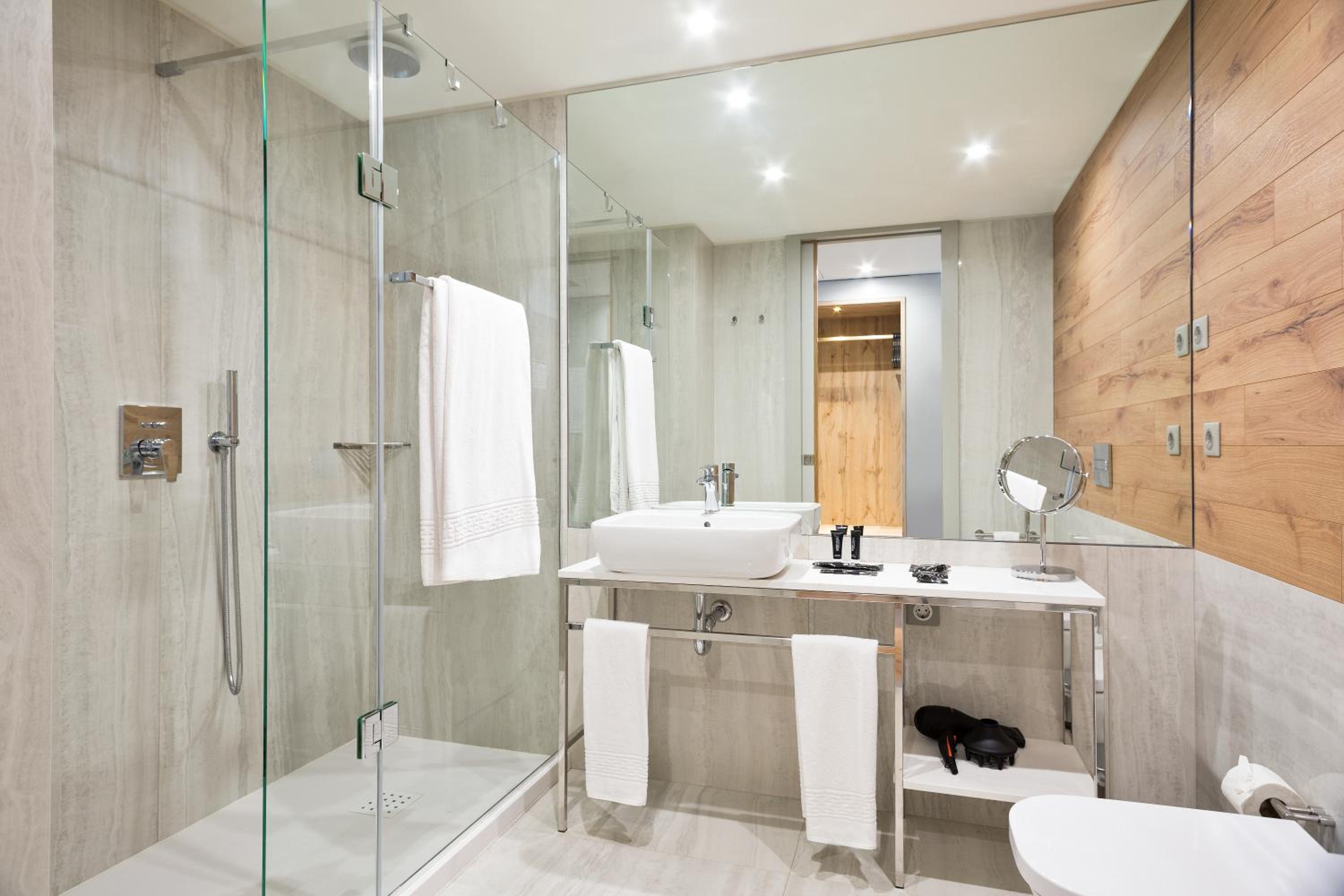 Standard Double Room - Photo 7