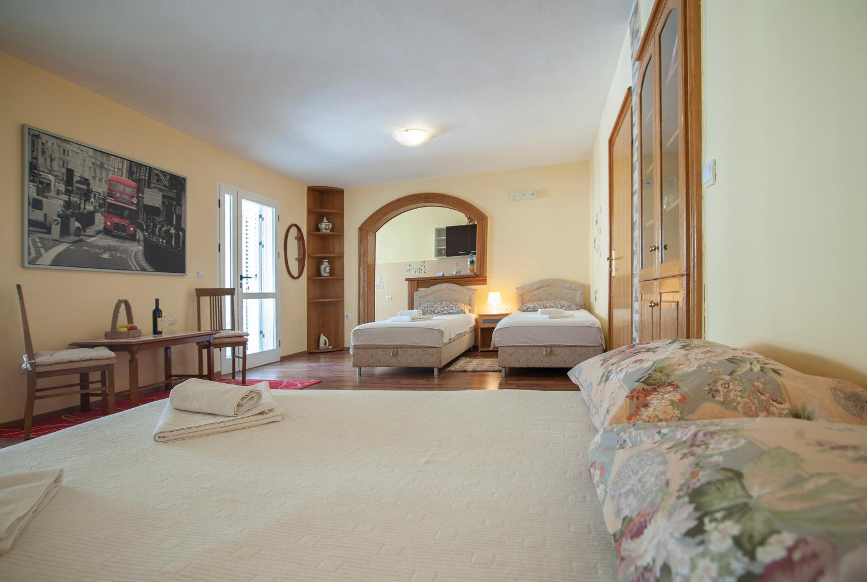 Studio Apartment with Terrace