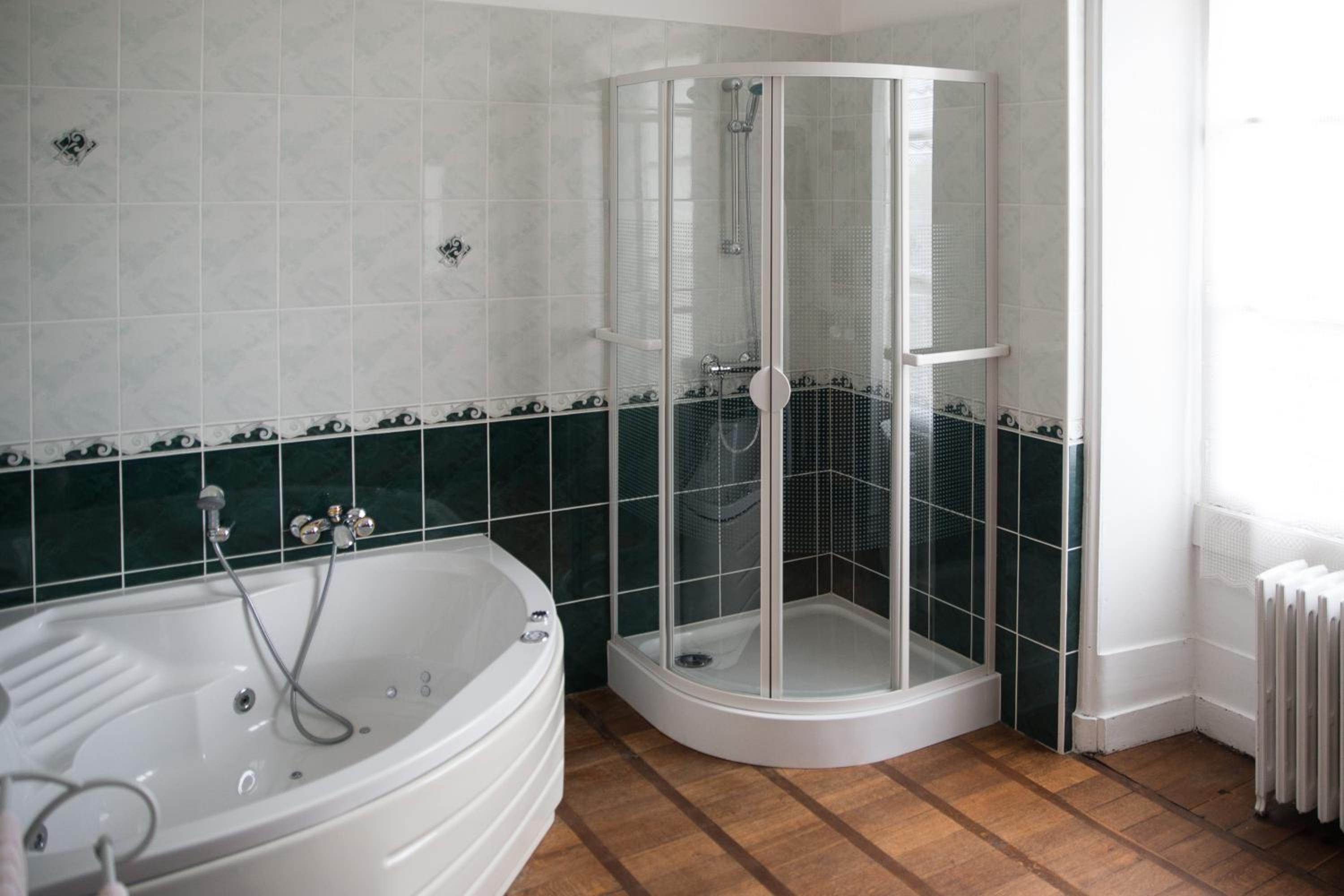 Double Room with Private Bathroom - Photo 3