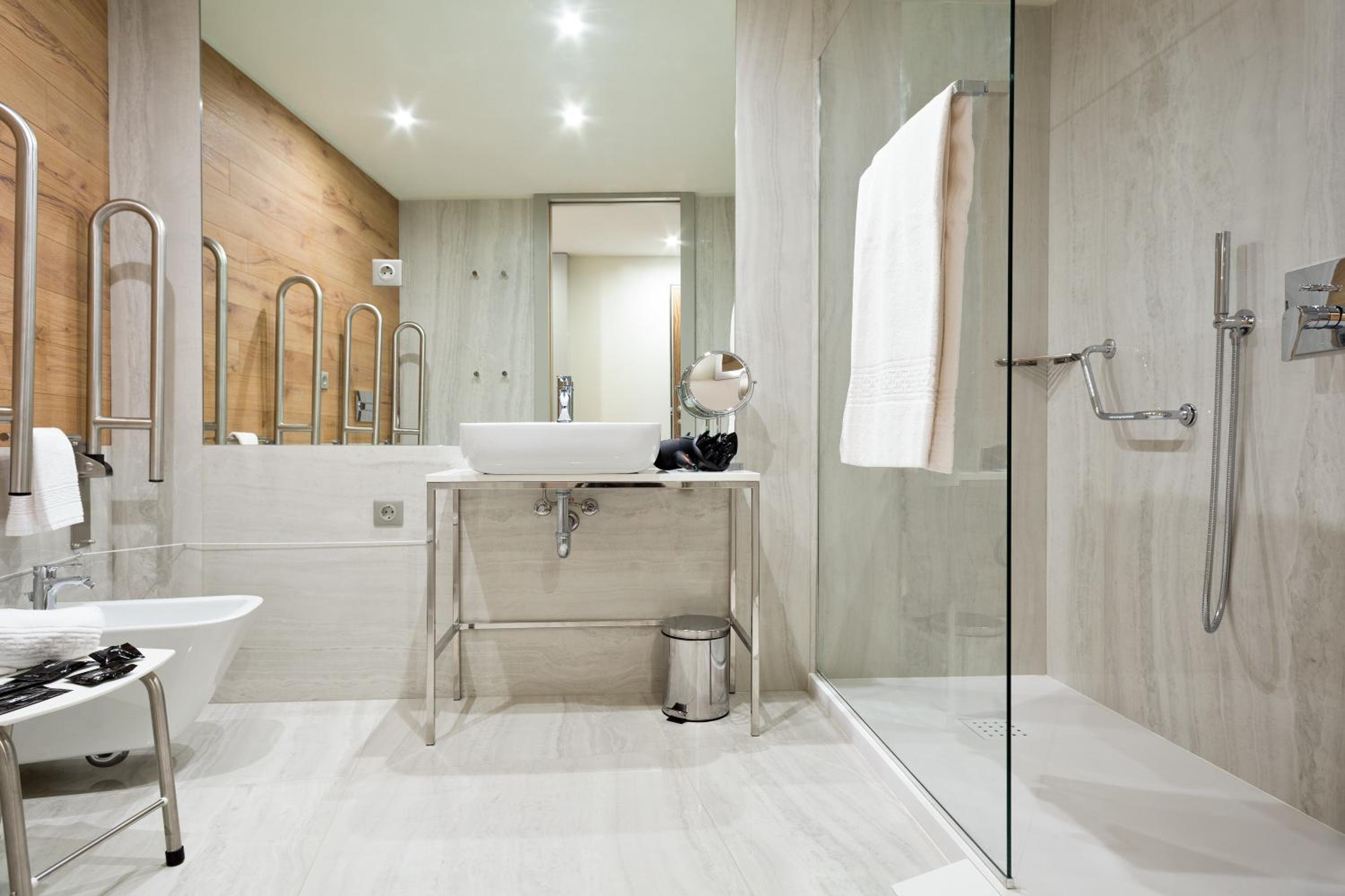 Standard Double Room - Photo 11