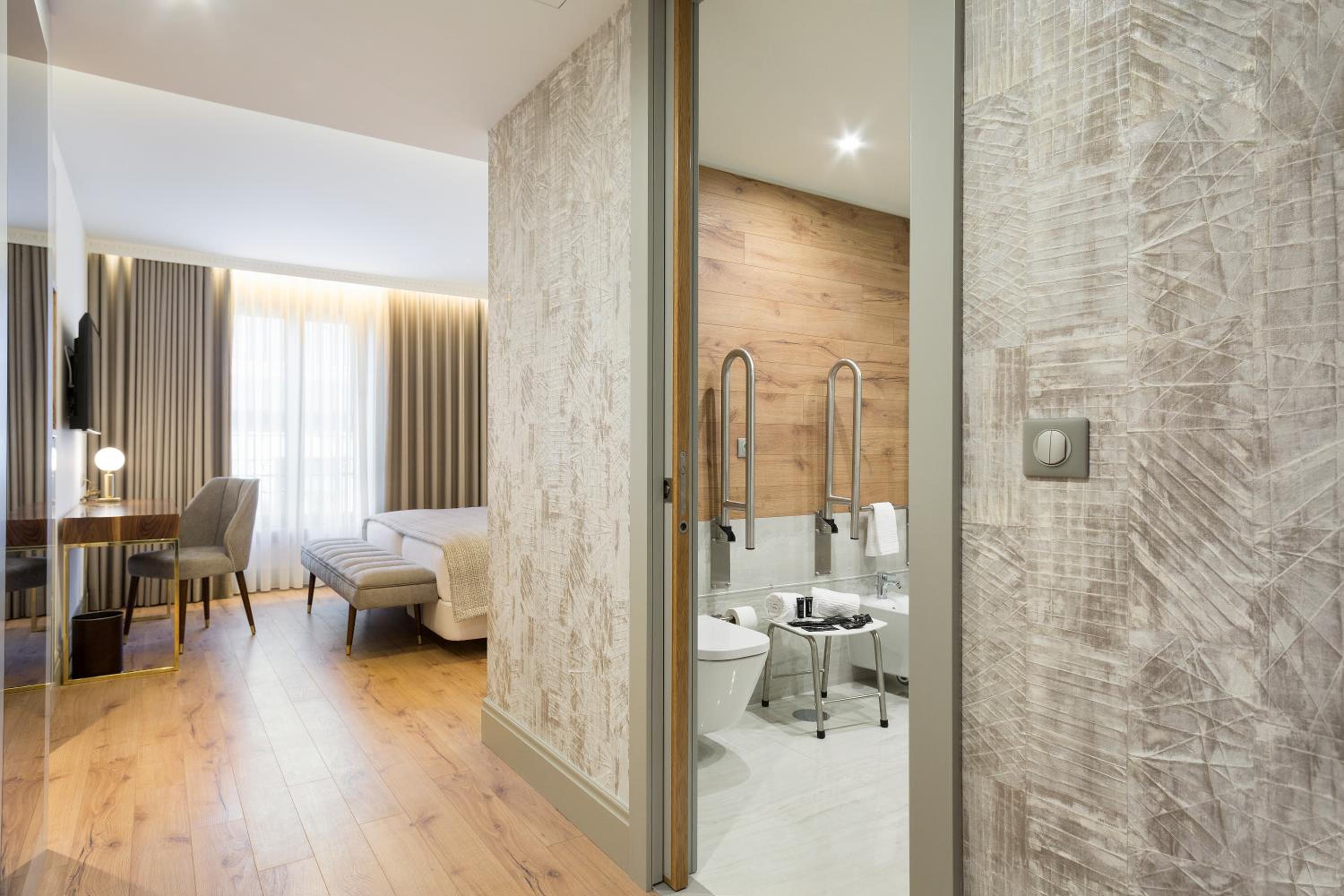 Standard Double Room - Photo 10