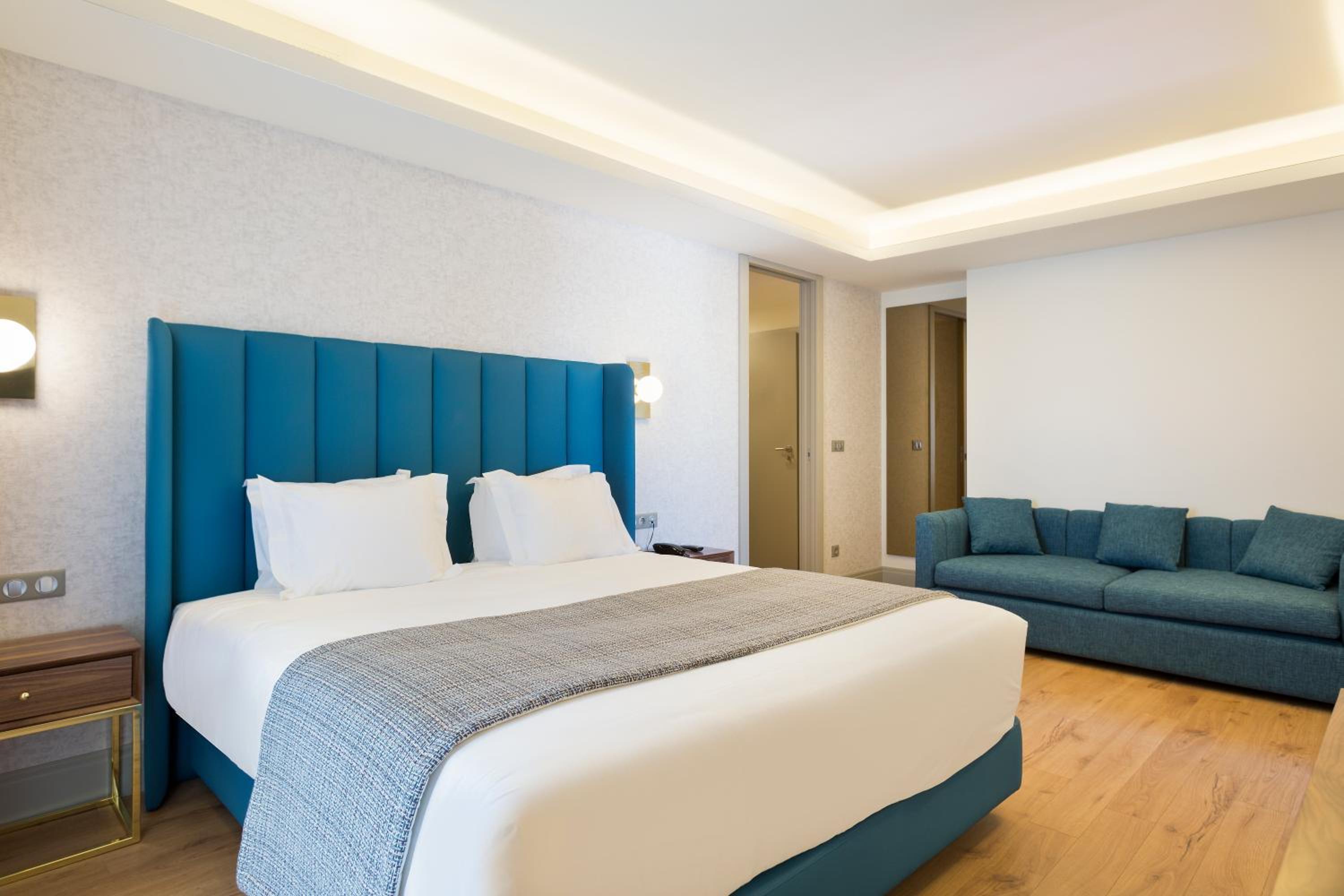 Double Room with Extra Bed - Photo 1