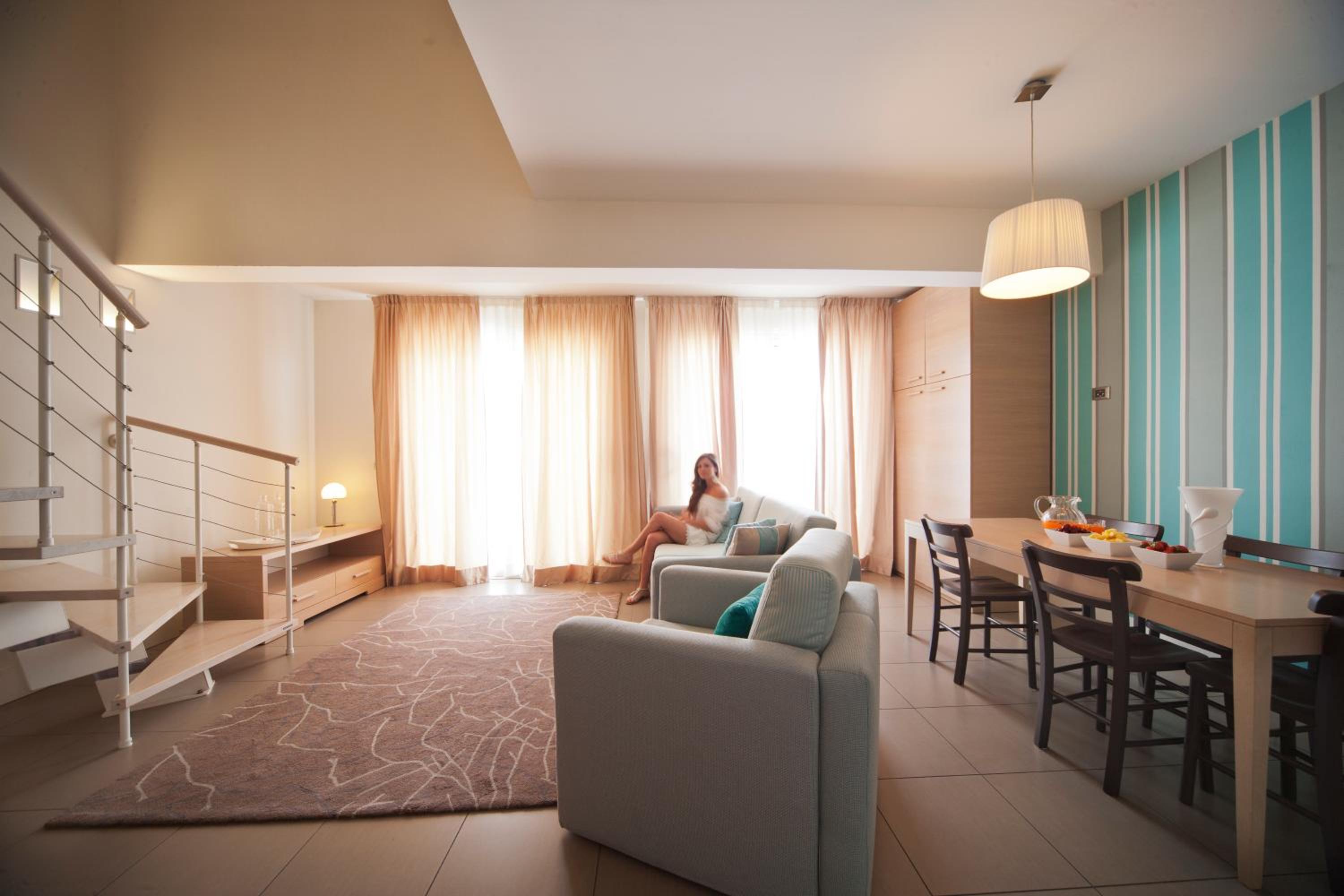 Deluxe Suite - Photo 9