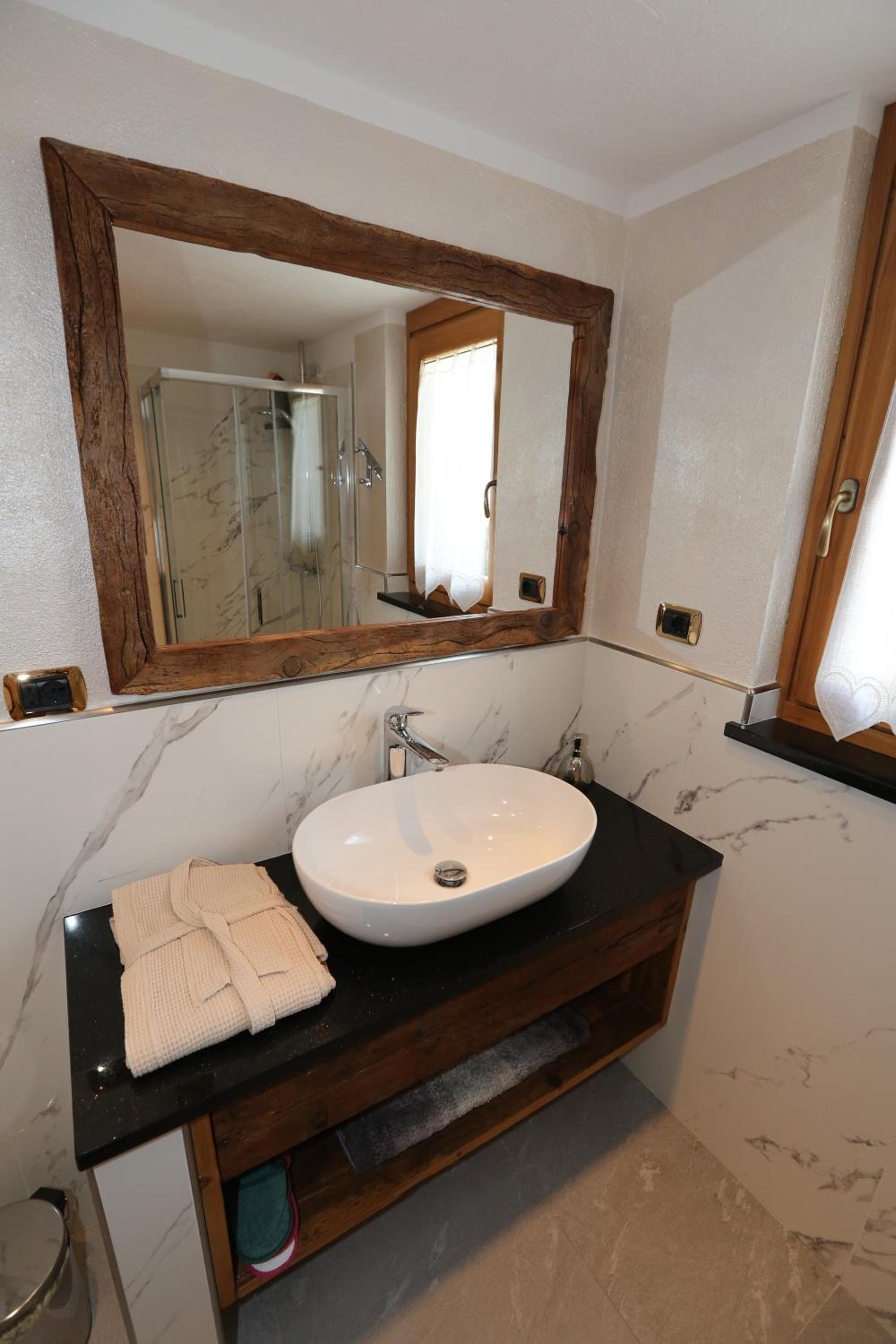 One-Bedroom Apartment - Photo 1