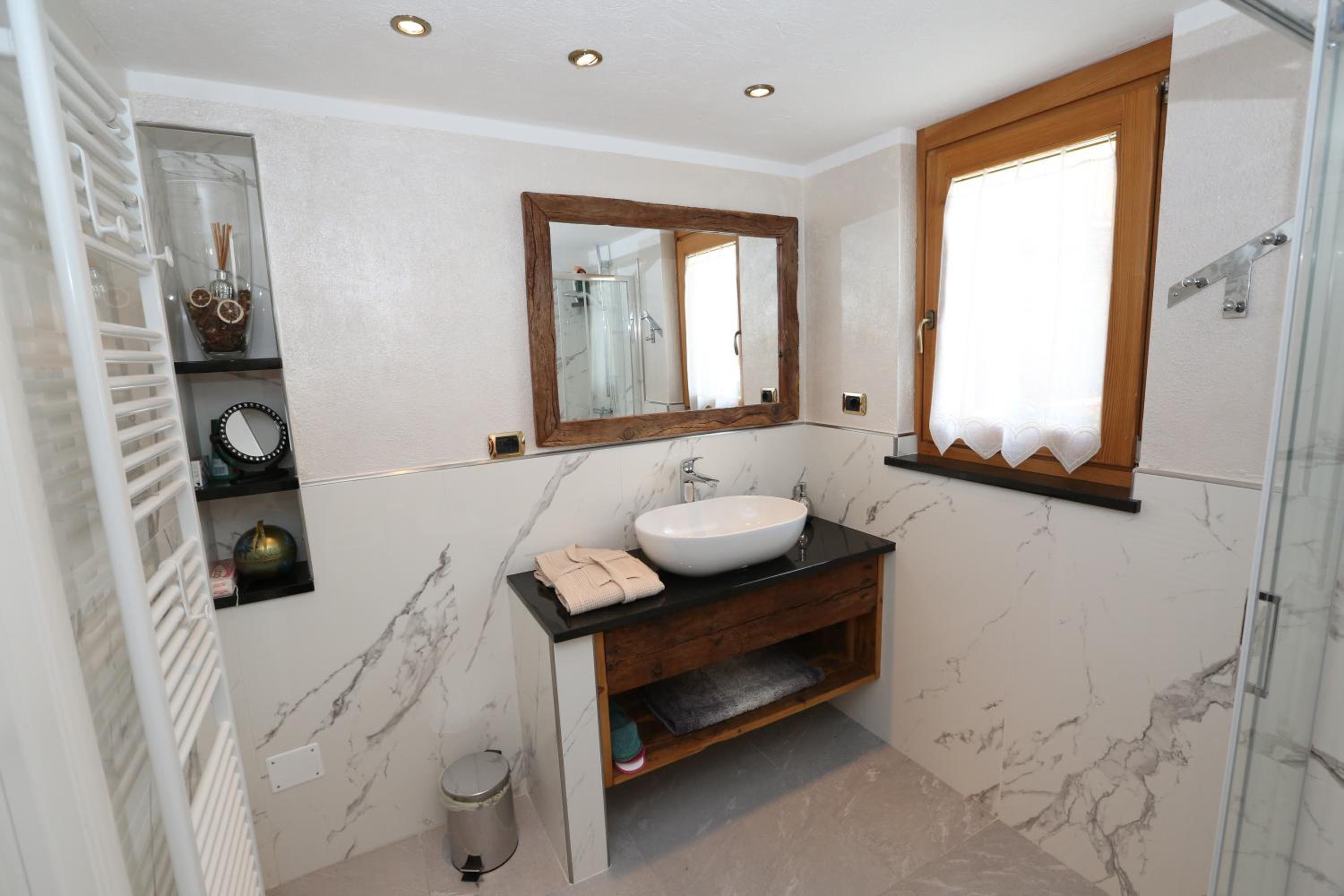 One-Bedroom Apartment - Photo 7
