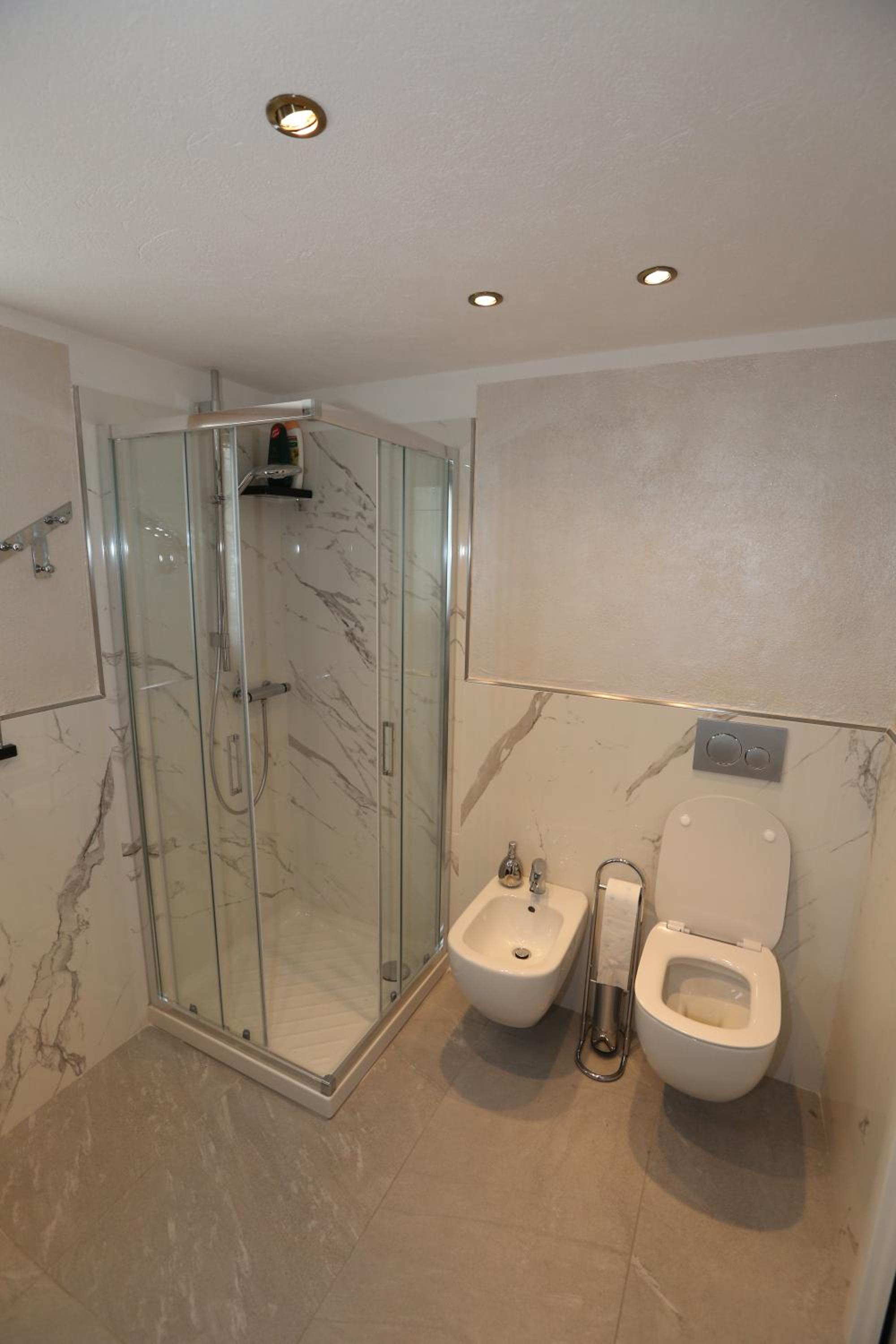 One-Bedroom Apartment - Photo 3