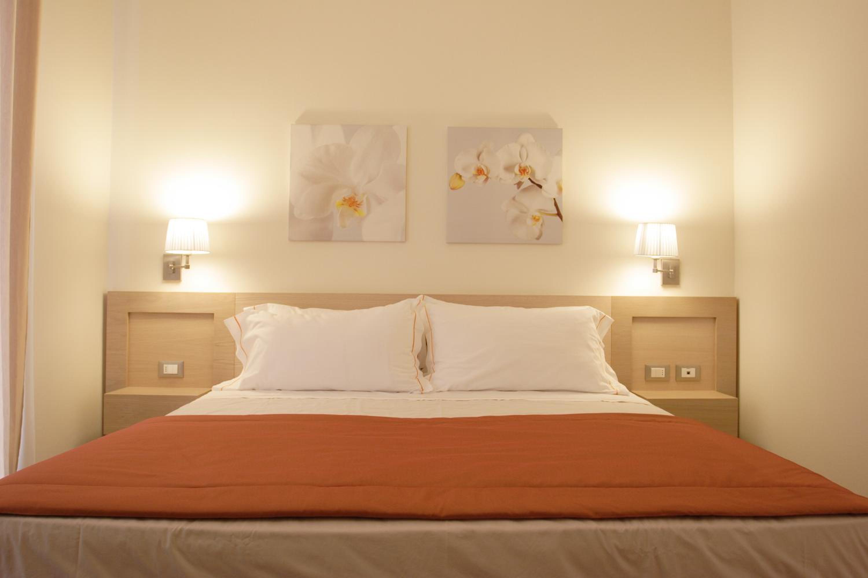Suite - Photo 1