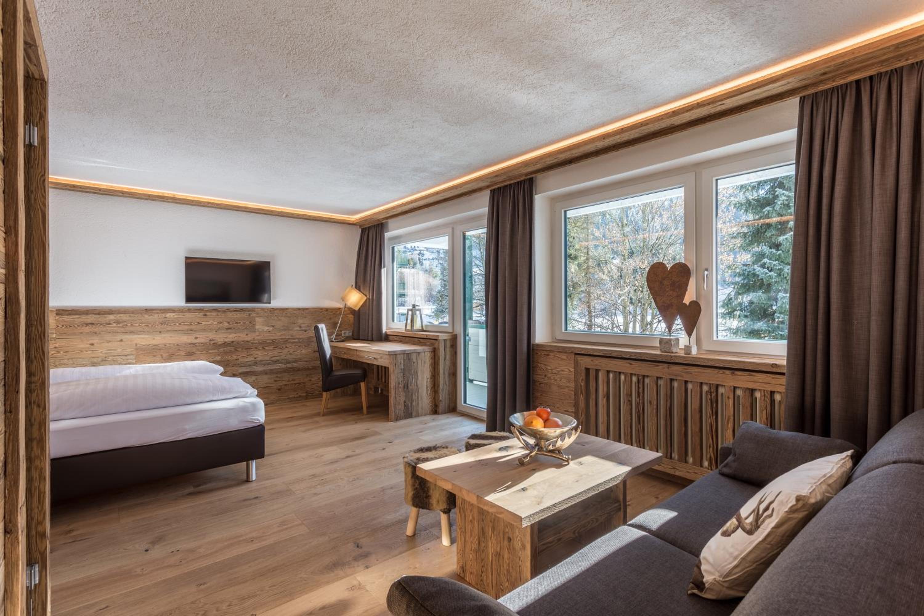 1 - Room Suite with Infrared Cabin