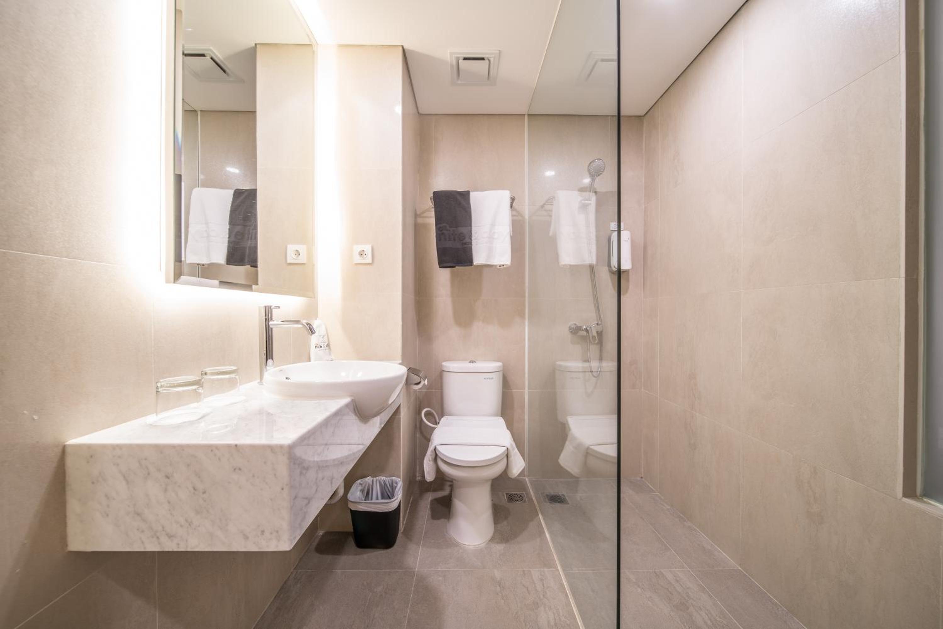 Standard King Room - Photo 2