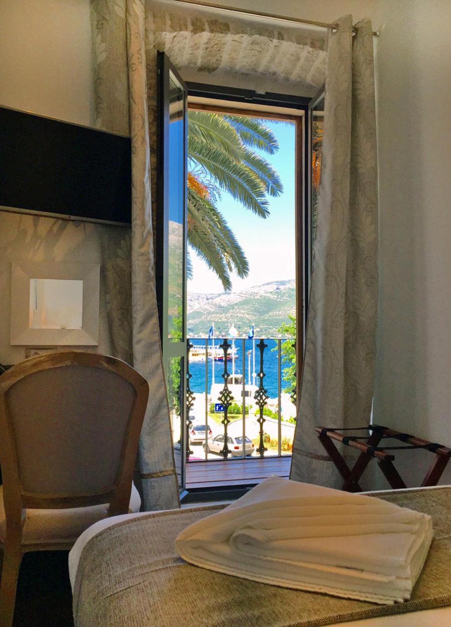 Double Room with Balcony and Sea View - Photo 17