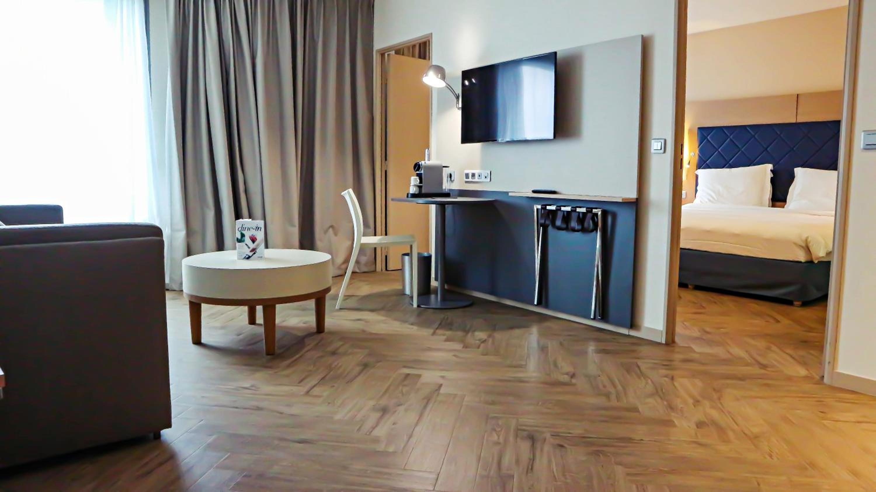 Suite - Photo 4