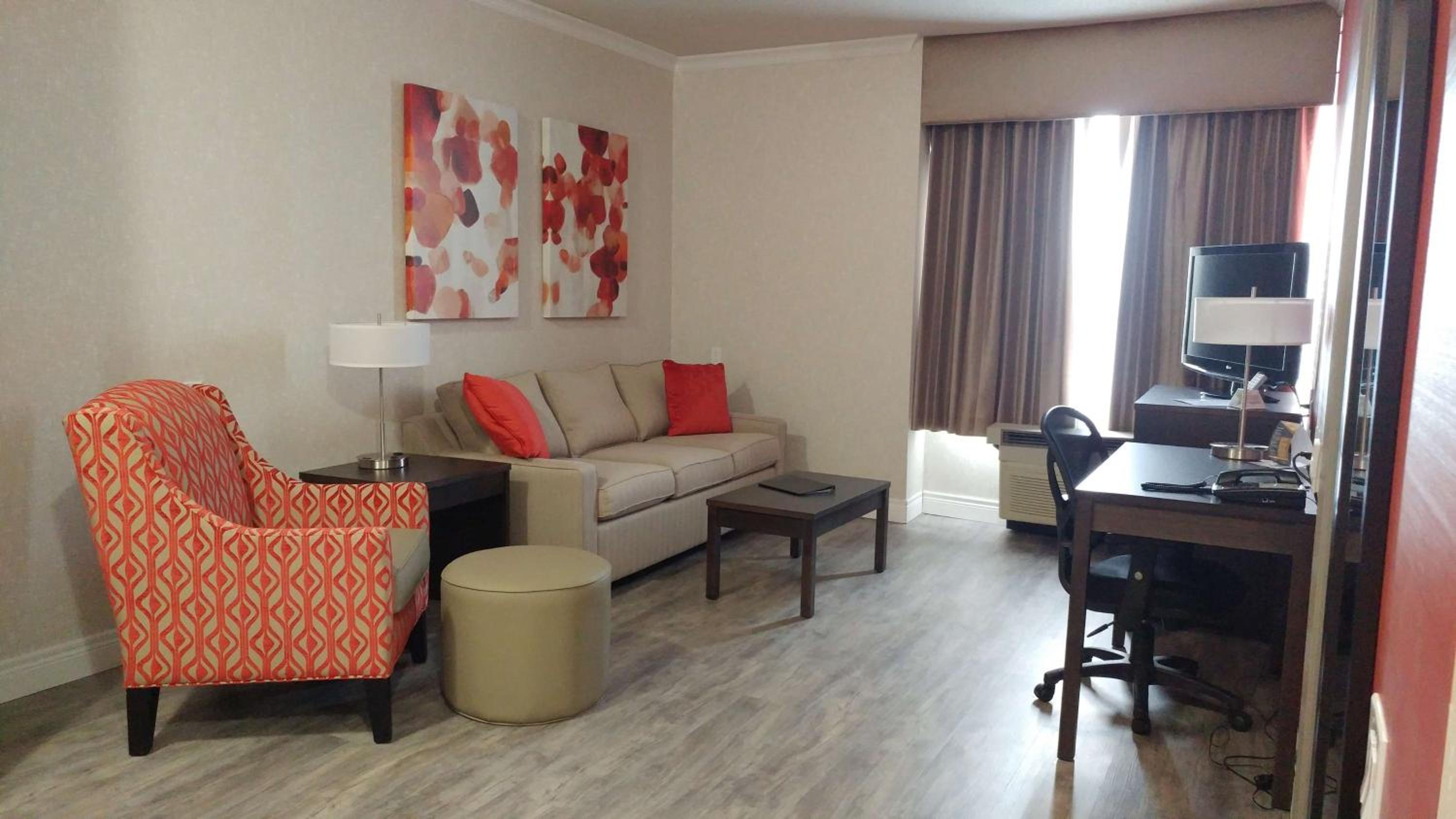 King Suite with Sofa Bed and Roll-In Shower - Disability Access/Non-Smoking