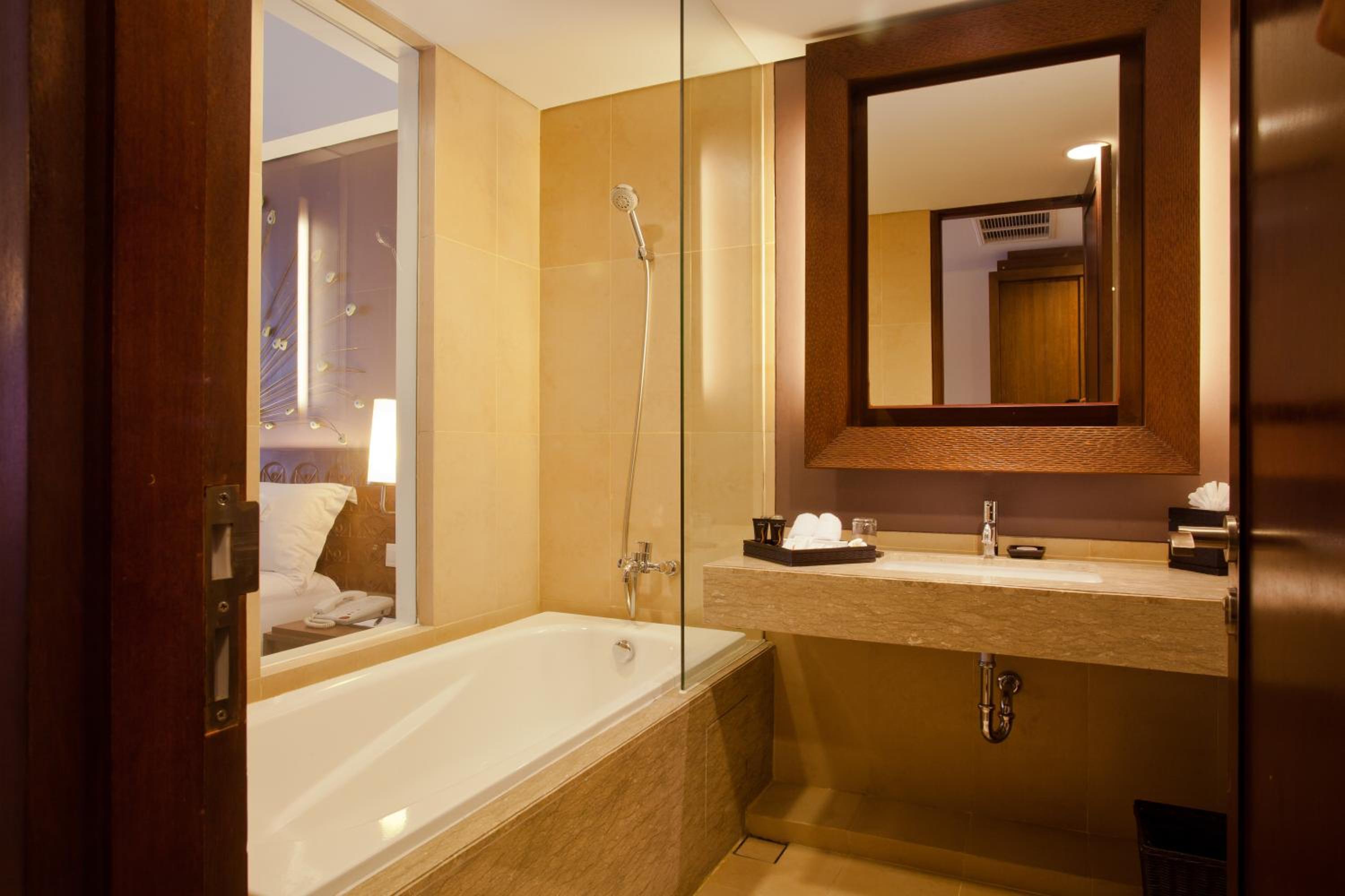 Deluxe Double or Twin Room with Pool Access - Photo 4