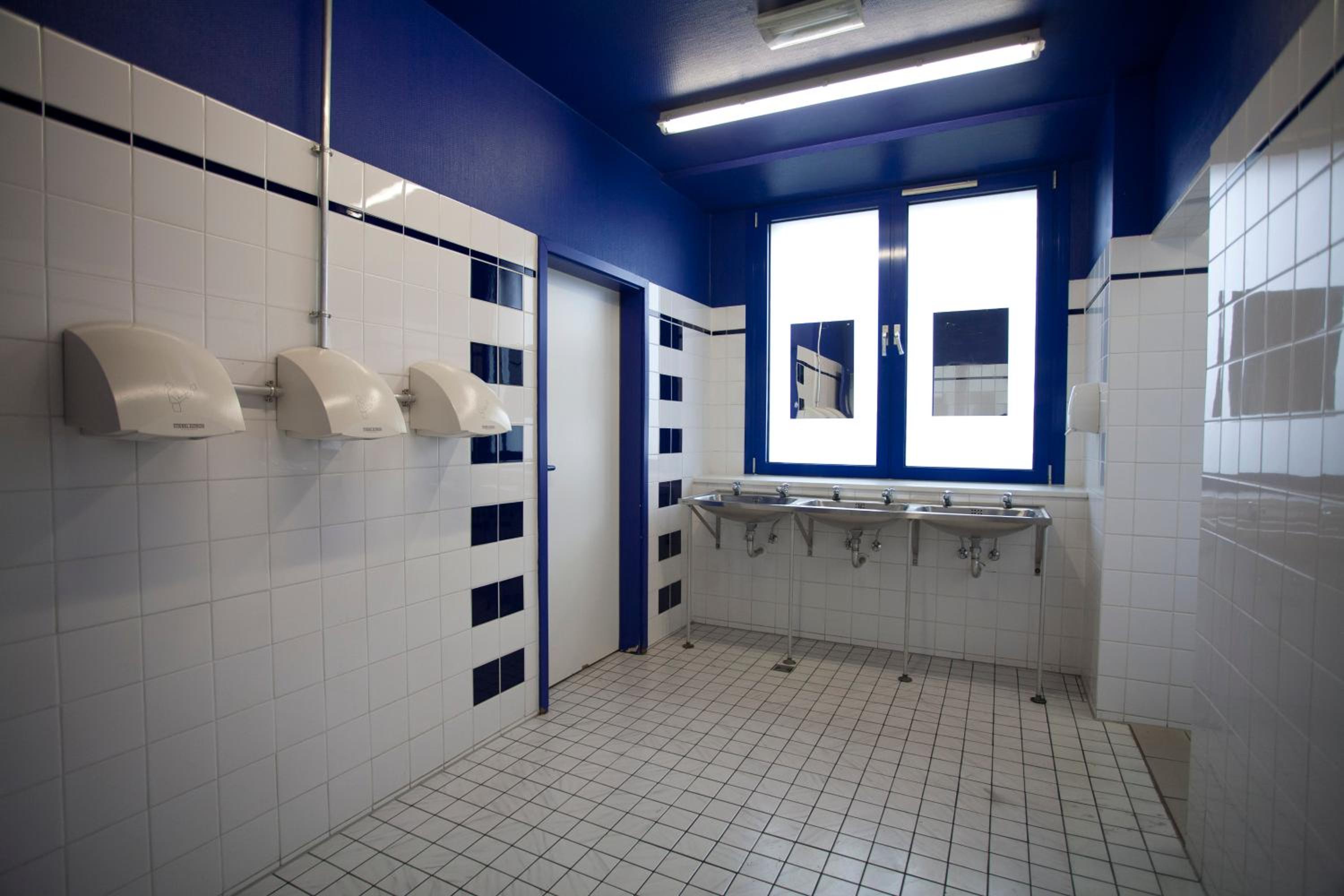Twin Room - Shared Bathroom photo 3