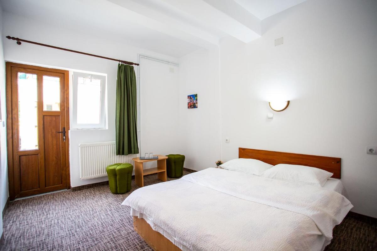 Double Room - Photo 2