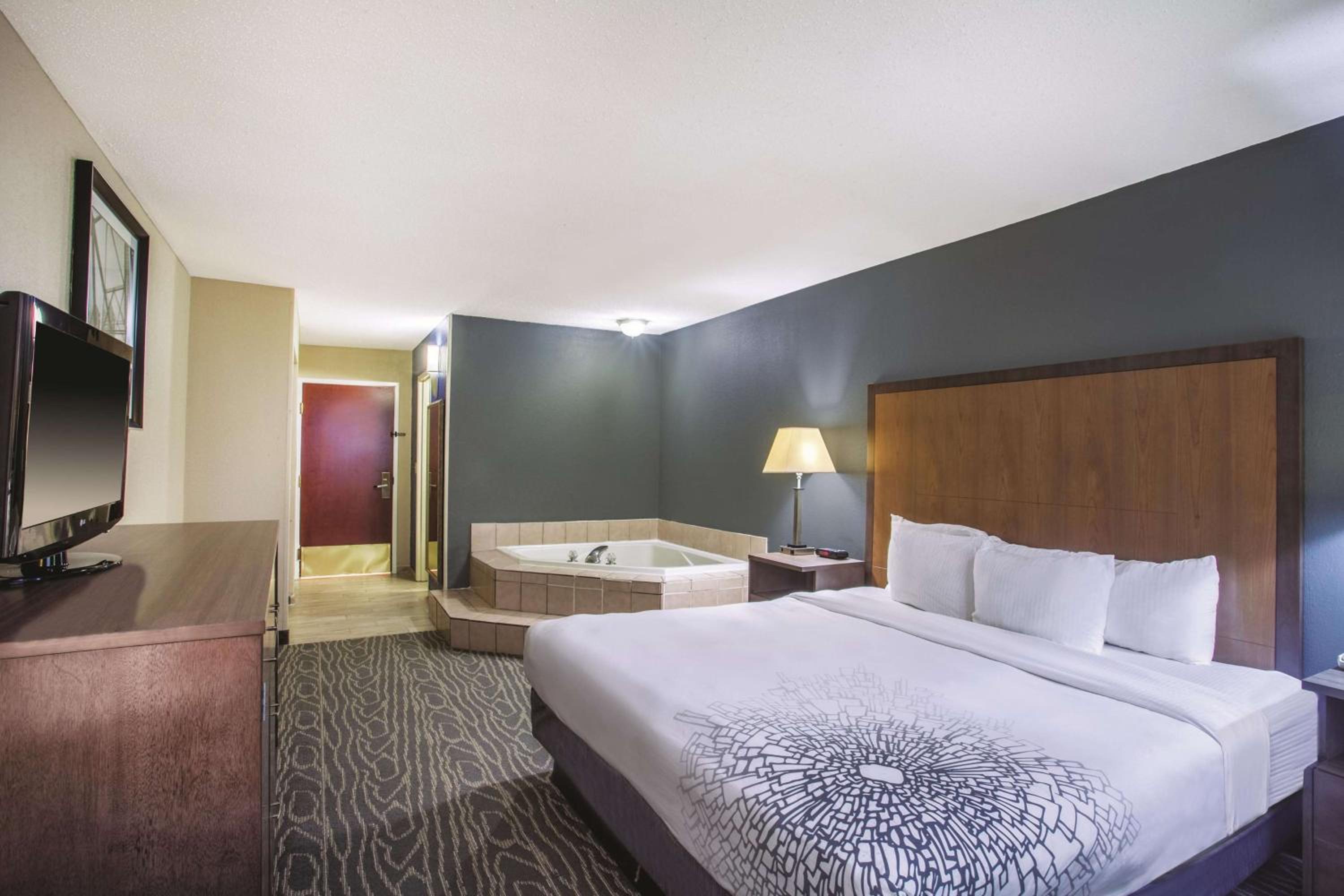 Deluxe King Studio Suite - Non-Smoking - Photo 2
