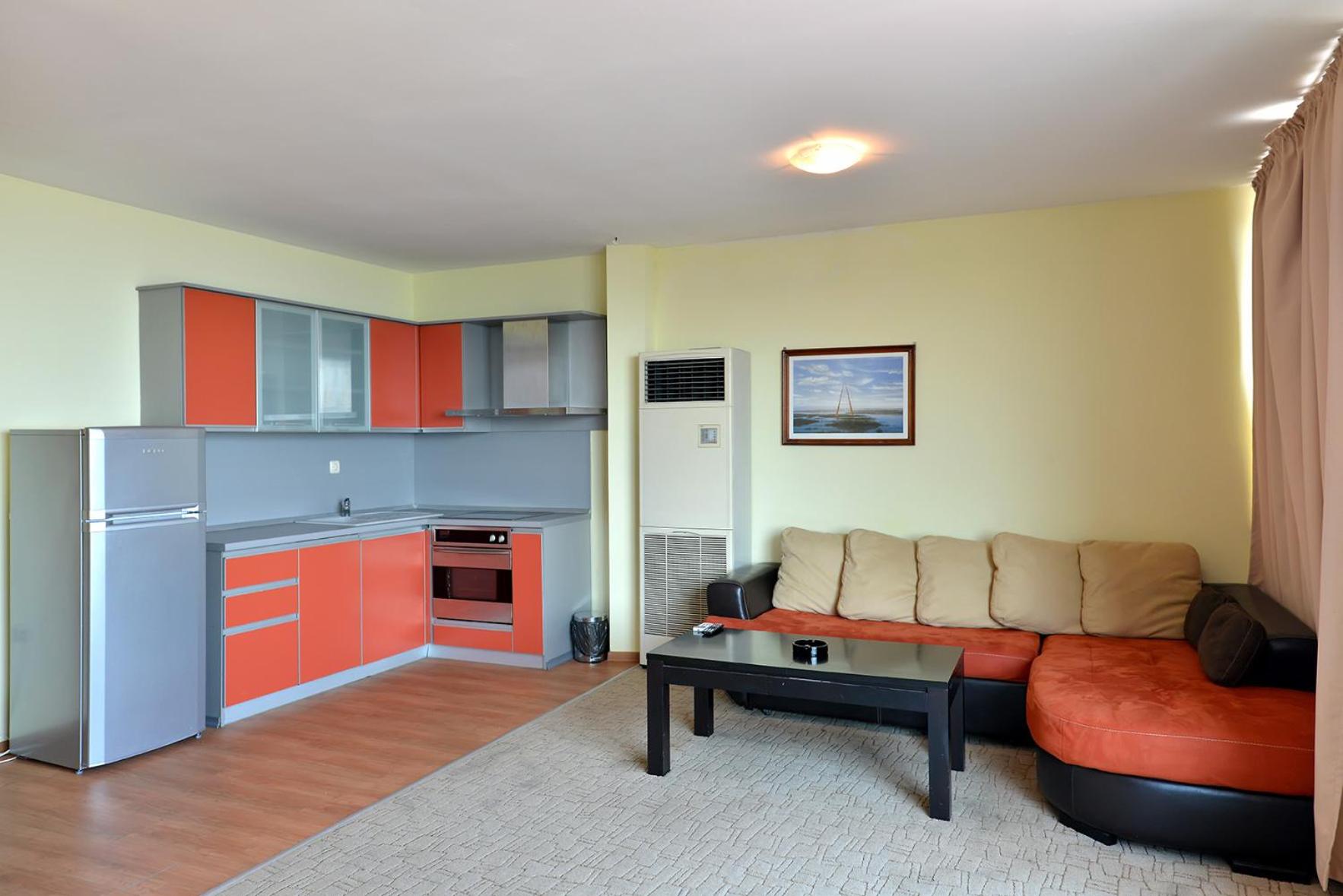 Deluxe Apartment with Balcony - Photo 9