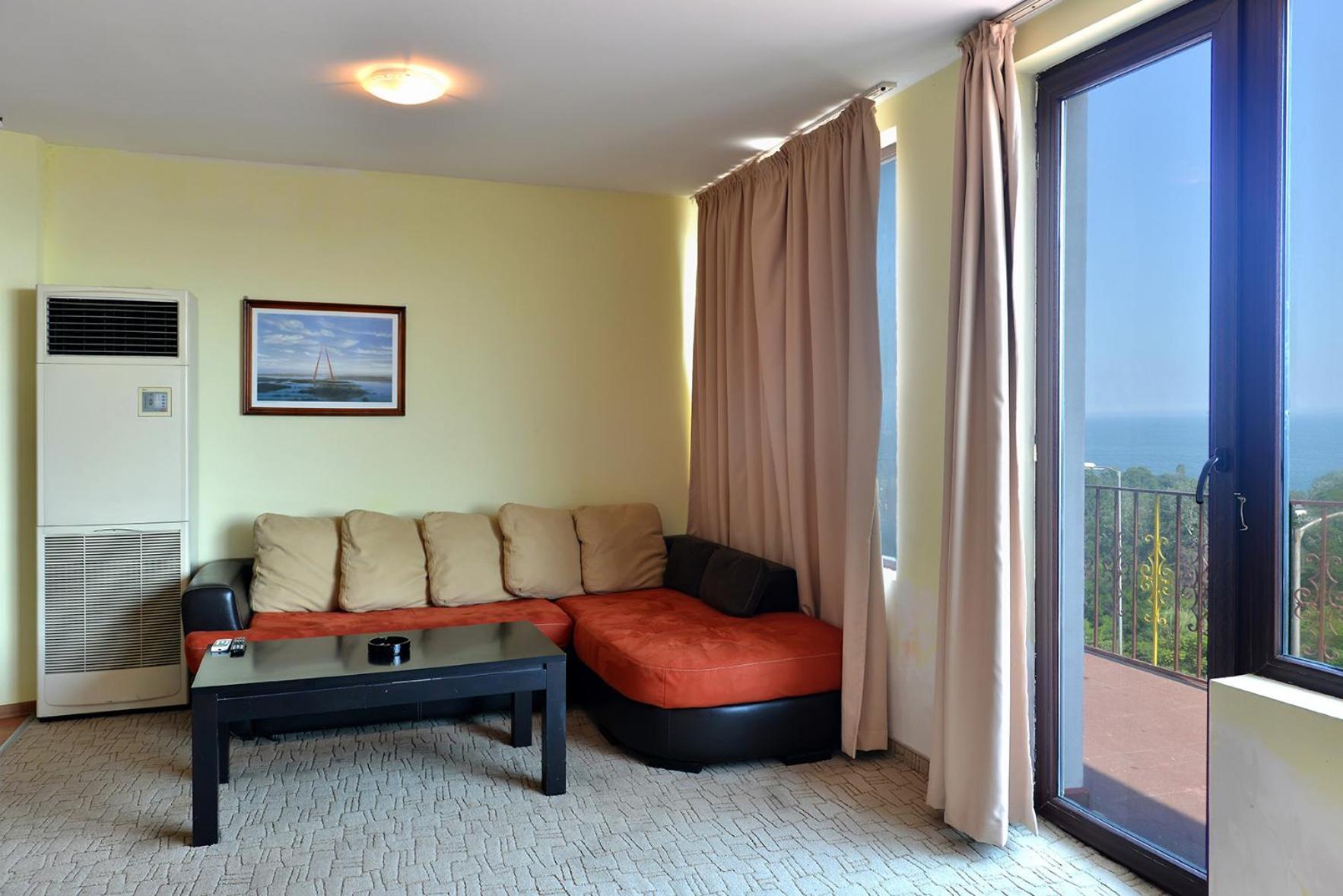 Deluxe Apartment with Balcony - Photo 4