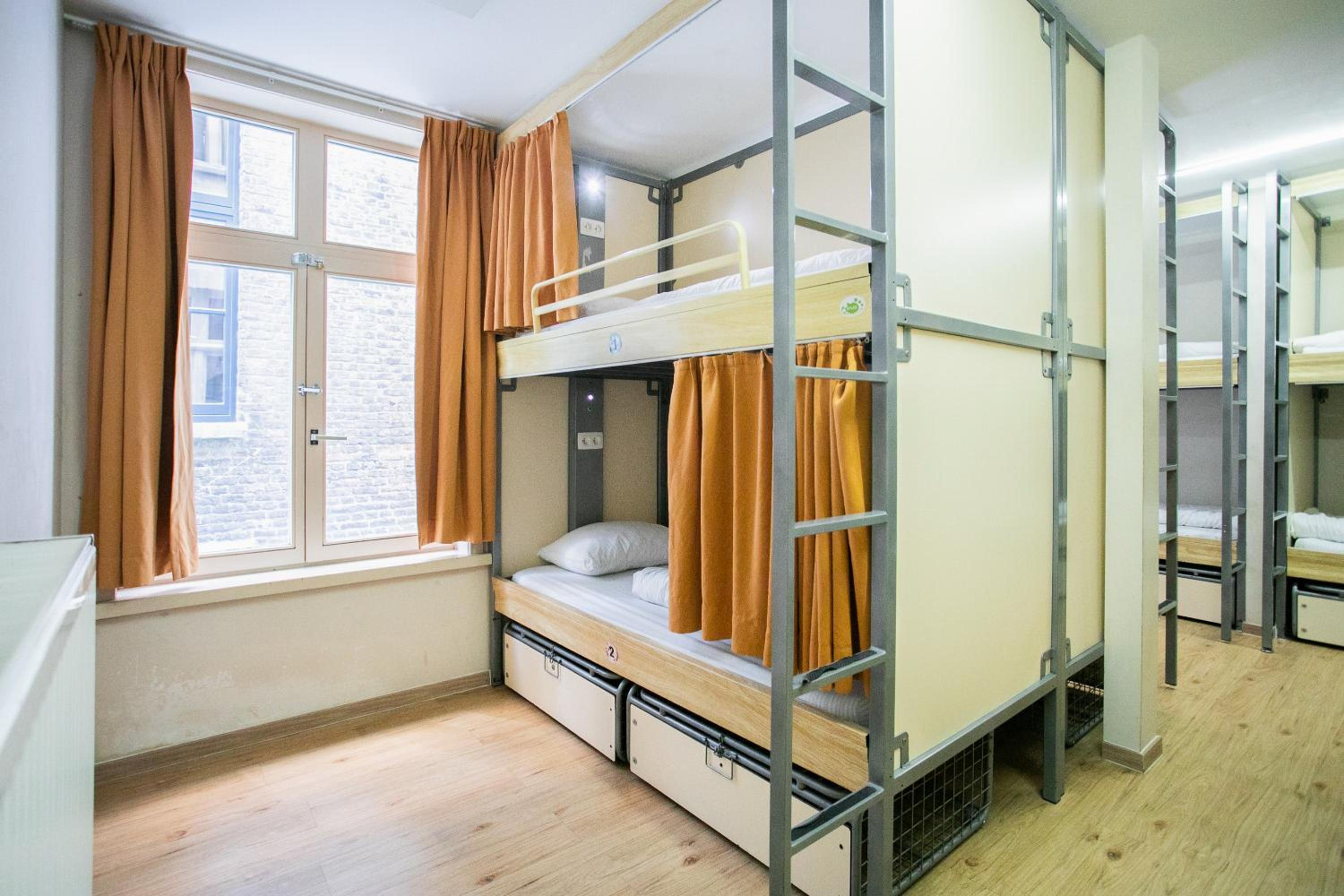 10-Bed Mixed Dormitory Room