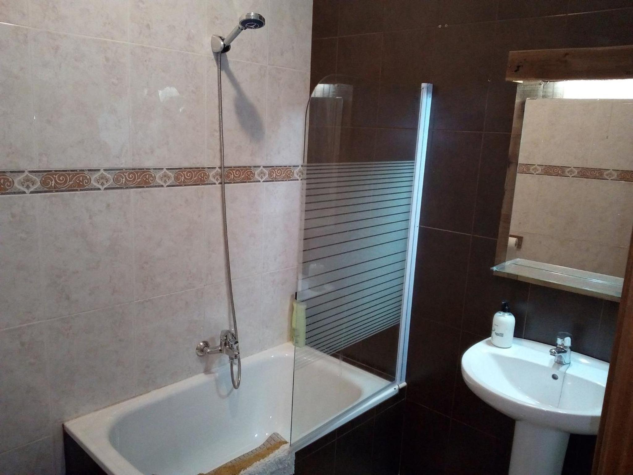 Twin Room - Photo 2